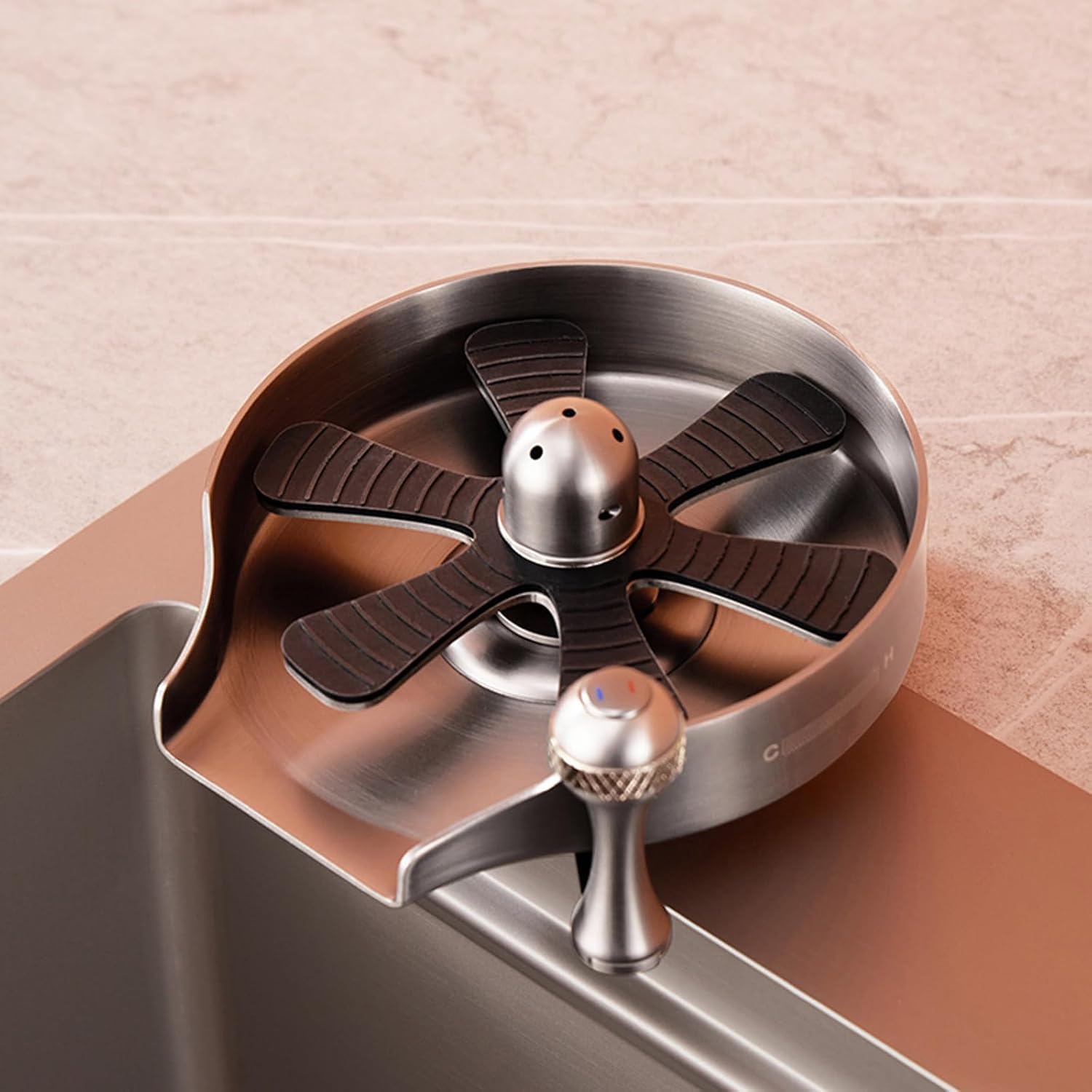 Lavavasos de Acero Inoxidable para Fregadero, con Agua Caliente/Fría y Drenaje Inclinado 10° - Limpia Tazas de 4,5-11 cm para Cocina, Bar, Café, Oficina y Hogar (Sin Electricidad, Fácil Instalación)