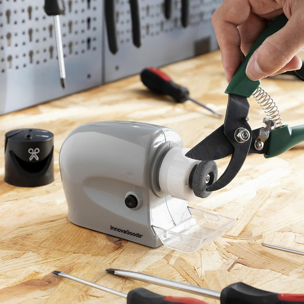 InnovaGoods | Afilador de cuchillos eléctrico multiusos 6 en 1 Esharp | Gris