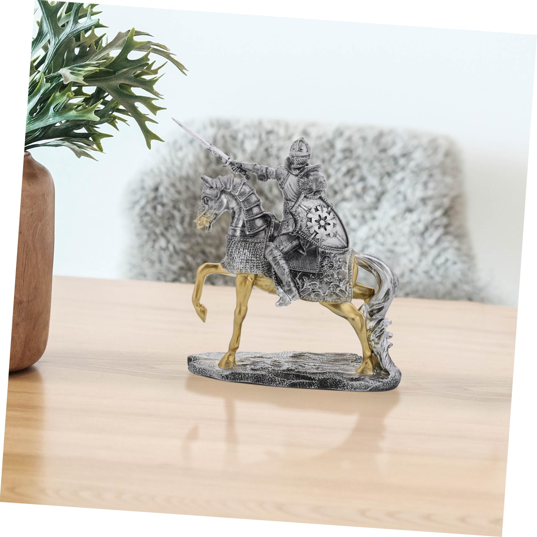 VICASKY Mittelalterliche Ritterfigur aus Kunstharz in Silber für Deko | Feine Verarbeitung mit Detailreichen Konturen, Kompakte Tischstatue für Büro und Wohnzimmer, 1 Stück