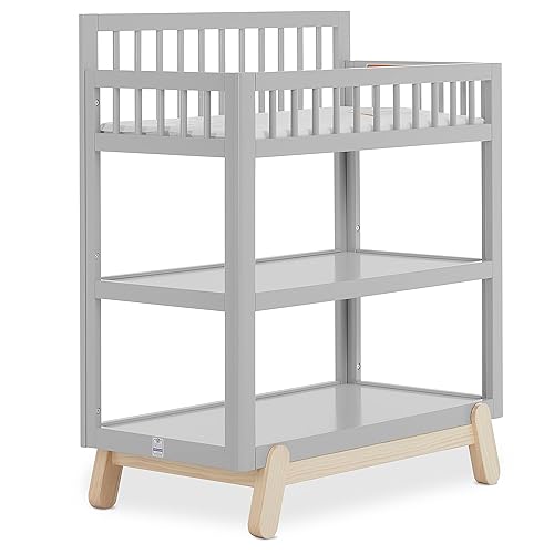 Dream On Me Hygge Baby Nusery - Cambiador para bebé, rieles de seguridad elevados, cambiador resistente al agua y cinturón de seguridad, estantes de