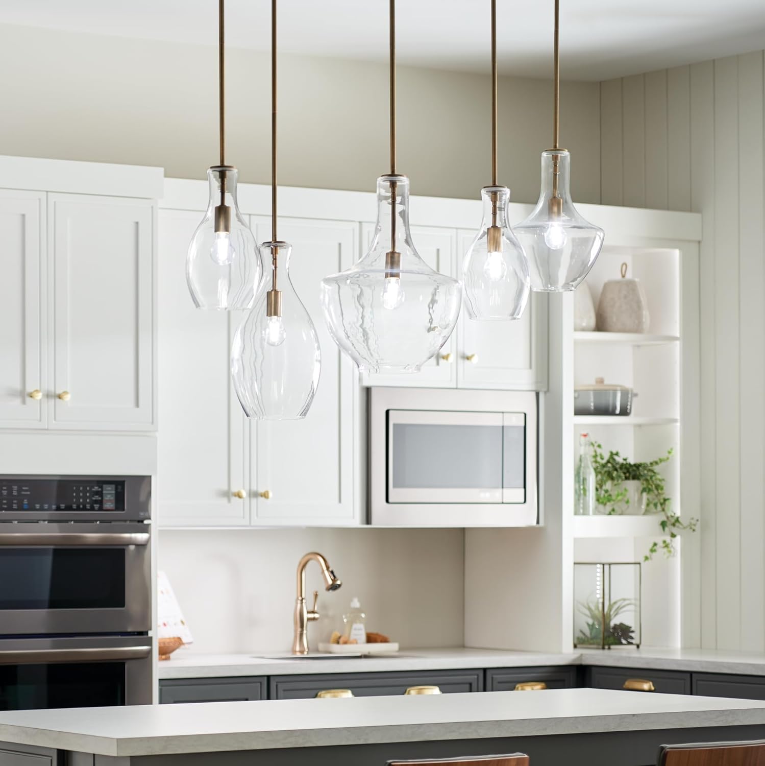 Included hardware and clear blown glass shade for the KICHLER Everly pendant
