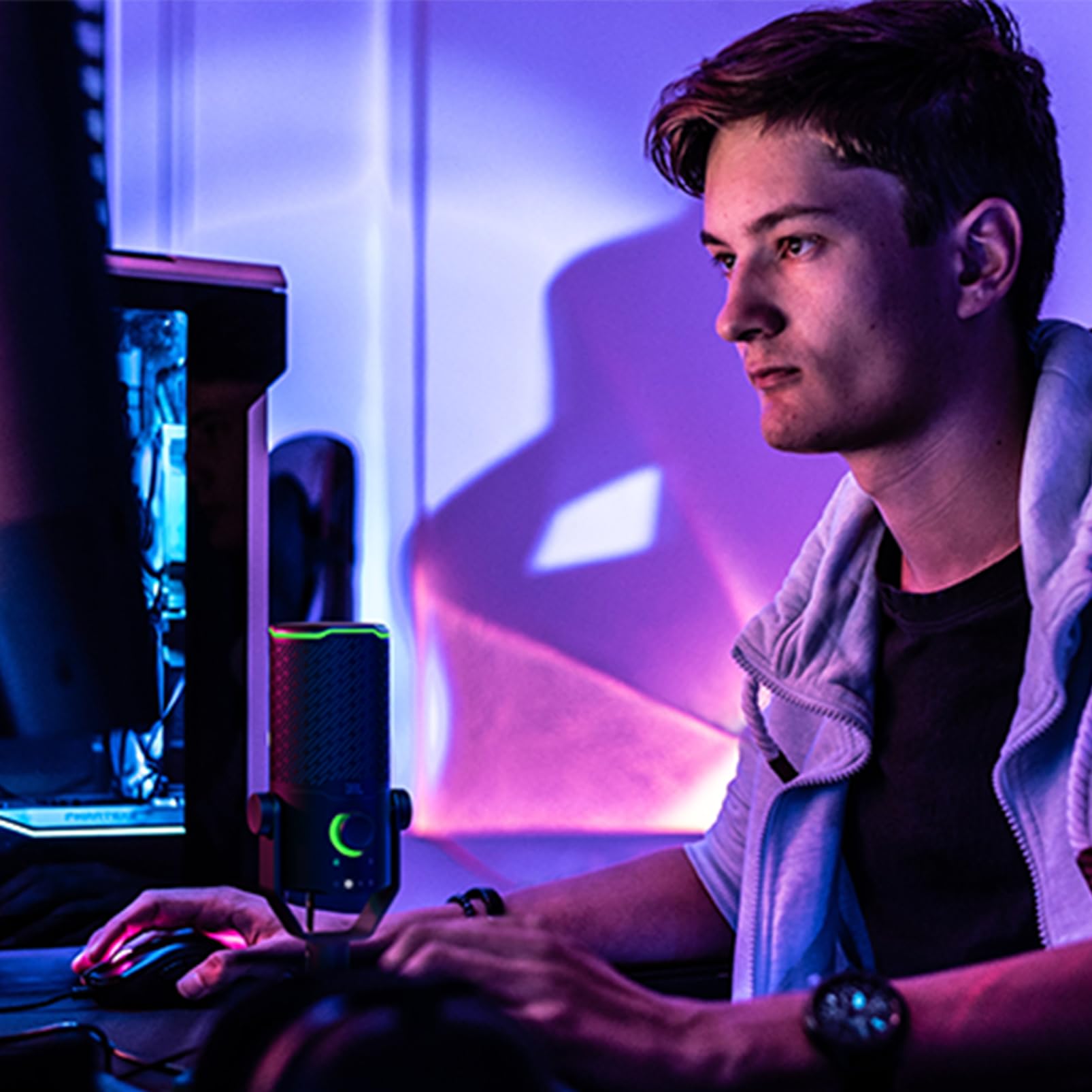 JBL Quantum Stream Studio – USB-Mikrofon mit dreifachem Kondensator und vier Aufnahmemustern für Streaming, Aufnahmen und Gaming – Schwarz