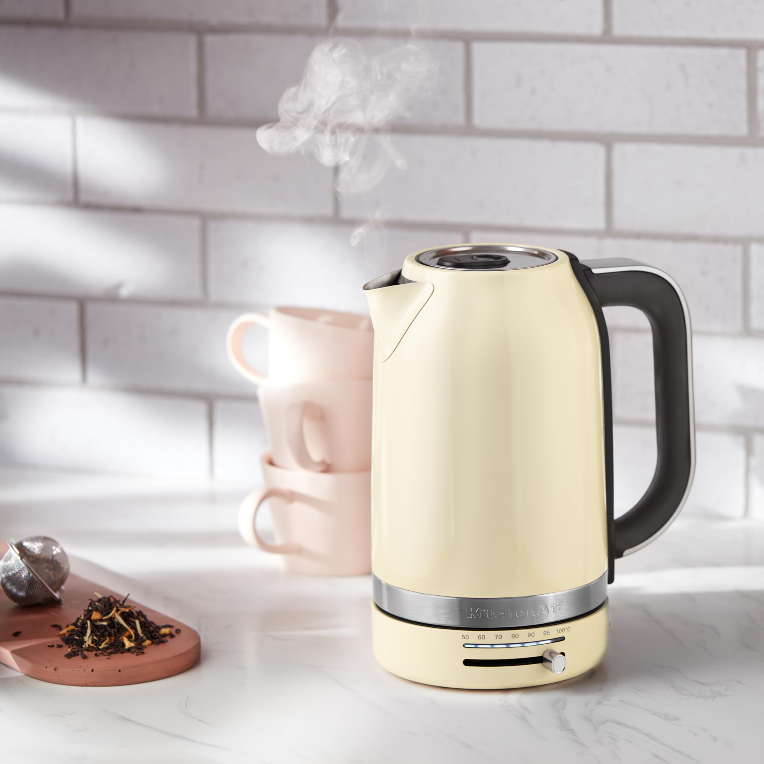 KitchenAid Hervidor de Agua Eléctrico con Control de Temperatura | Calentador Eléctrico de 1,7L | Jarra con Filtro Antical Extraíble | 2400W | Acero Inoxydable (Almendra)