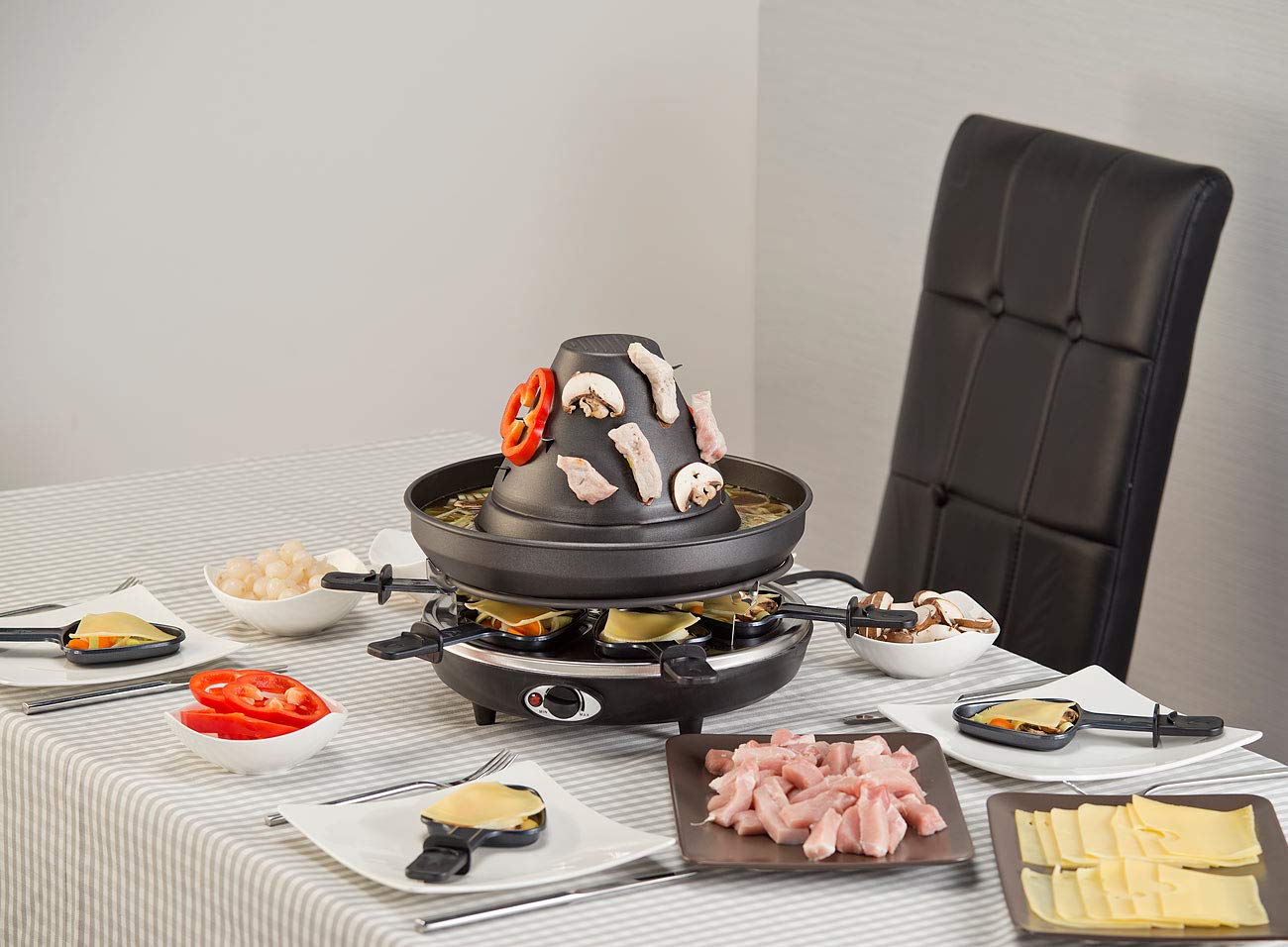 Rosenstein & Söhne Tartarenhut: Elektrischer 3in1-Tatarenhut- & Raclette-Grill mit Fondue-Rinne, für 6 (Husarenhut Grill, Tatarengrill, Topf)