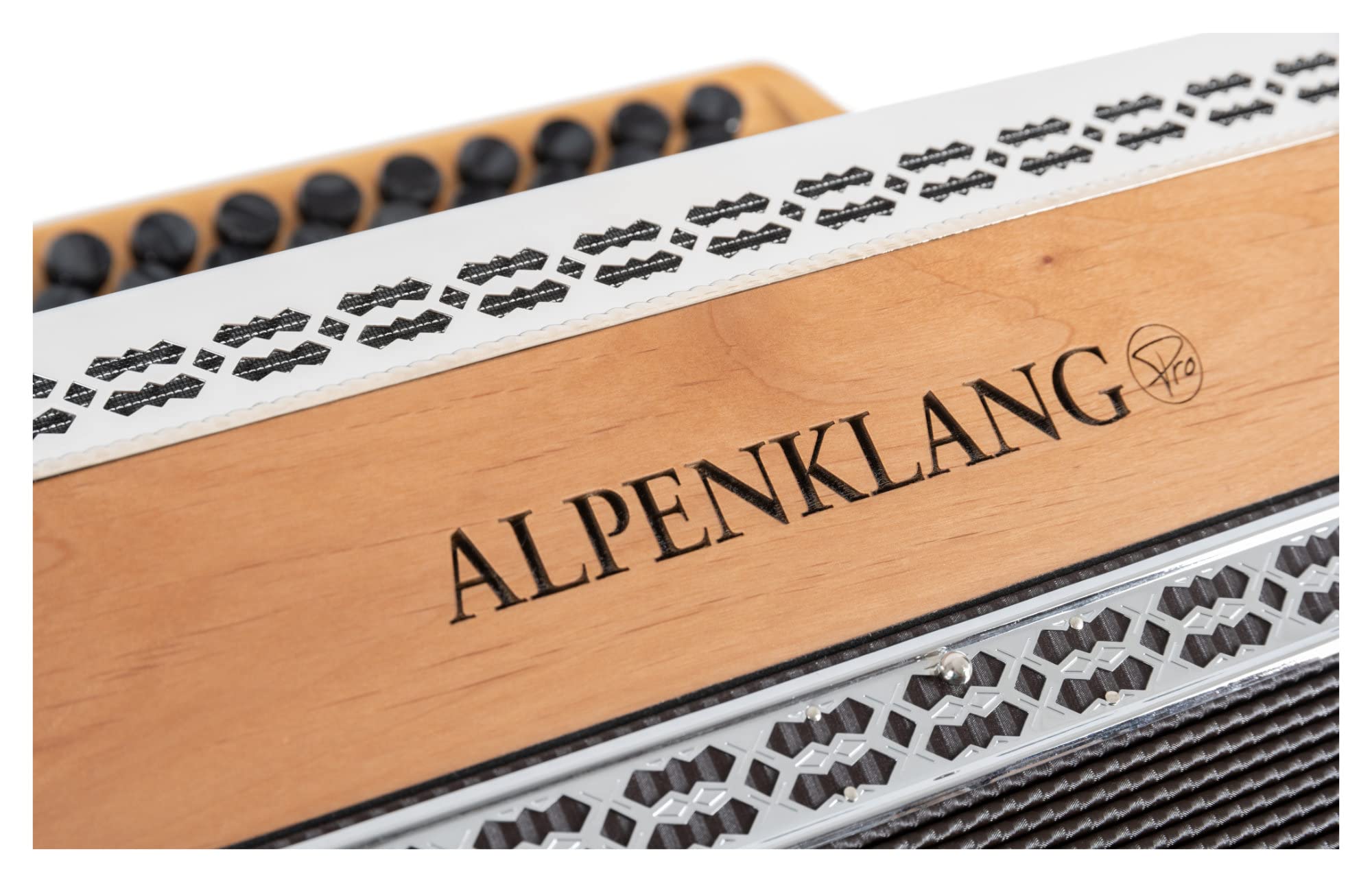 Alpenklang Pro Alpline 34 Eco Harmonika G-C-F-B - 46 Knopftasten (4-reihig, 3-chörig) - X-Bass gekoppelt und 8 Helikon-Bässe - inklusive Koffer und Riemen - Buche
