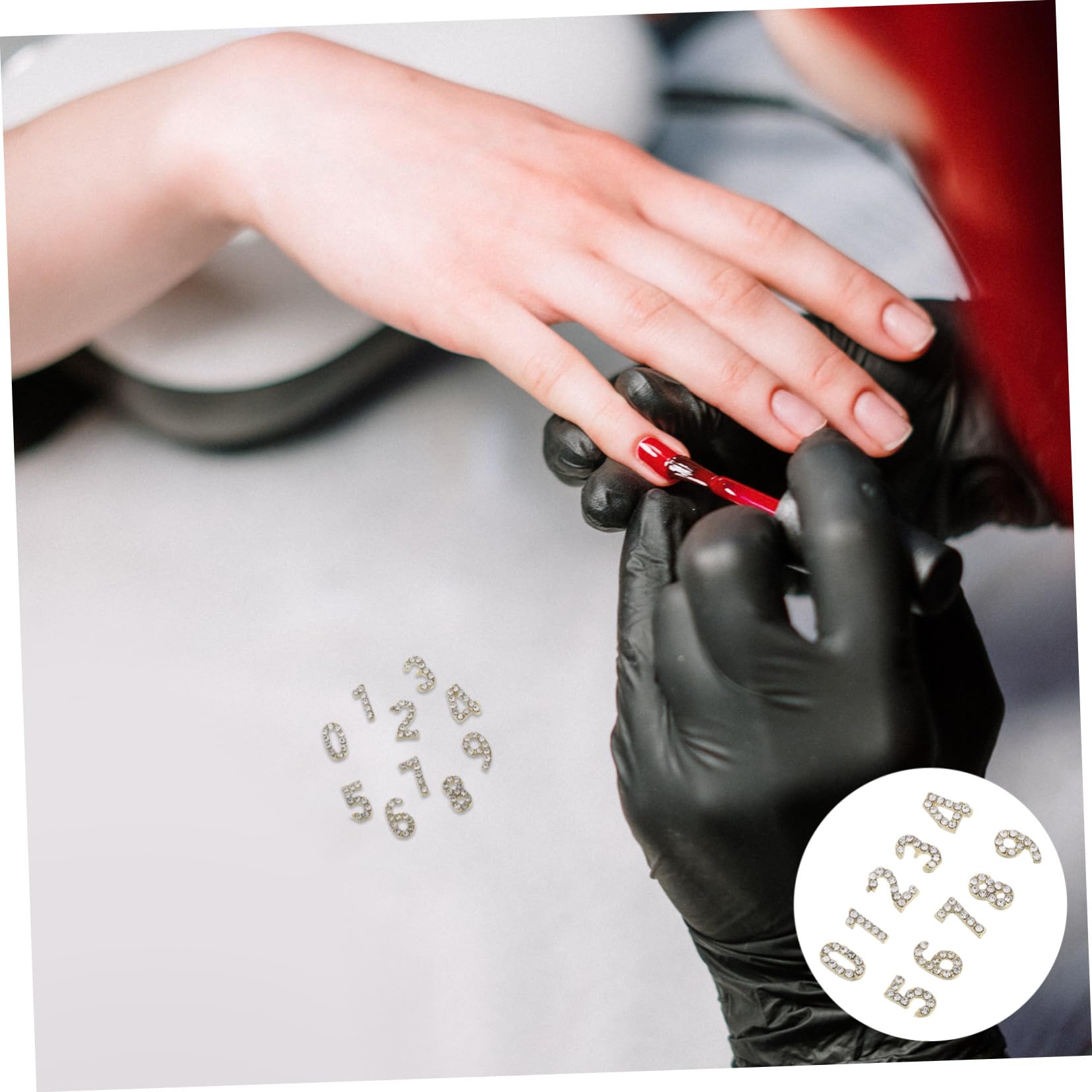 SHERCHPRY Adornos de Uñas Números 100 Piezas, Gemas de Imitación de Hierro Dorado, Base Plana para Decoración de Manicura en Salón