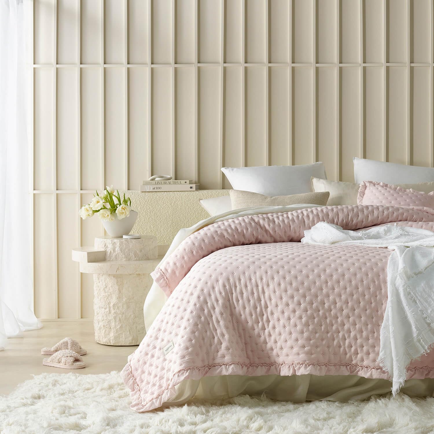 ROOM99 Molly Elegante copriletto rosa cipria 240 x 260 cm, versatile come copriletto o copridivano, coperta per letto e divano, trapunta stile ideale come bedspread