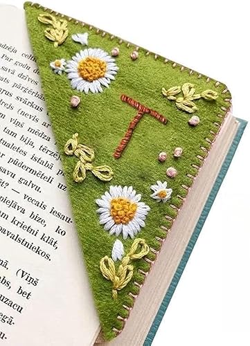 Miniatura 10 de MOTEERLLU - Marcapáginas de esquina bordado a mano, triángulo de fieltro, cosido a mano, único, lindo bordado con letras y flores, accesorios para