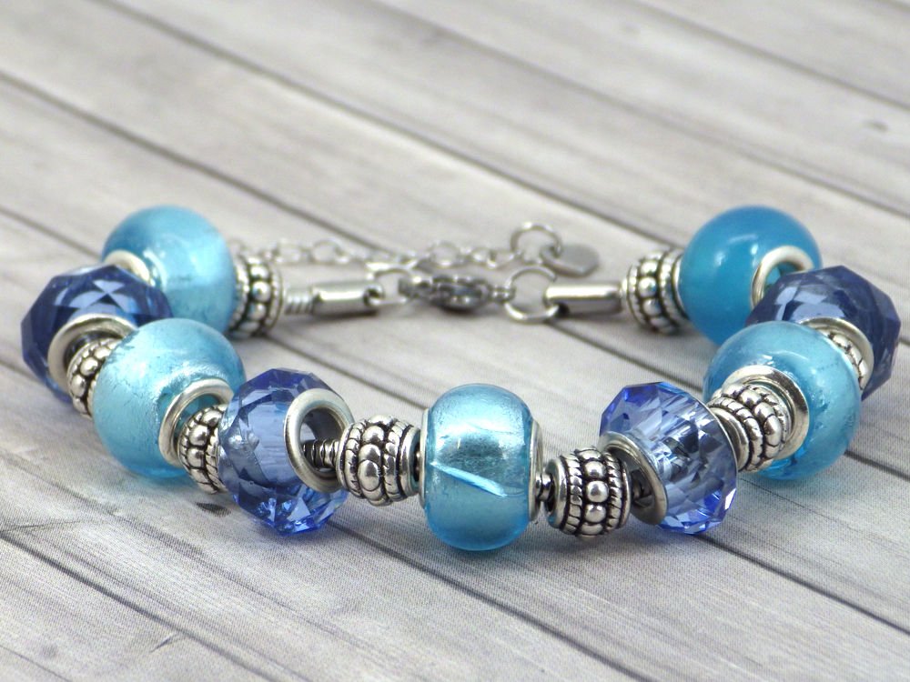 Pulsera Thurcolas Charms para mujer modelo Manhattan acero inoxidable con cuentas de vidrio azul