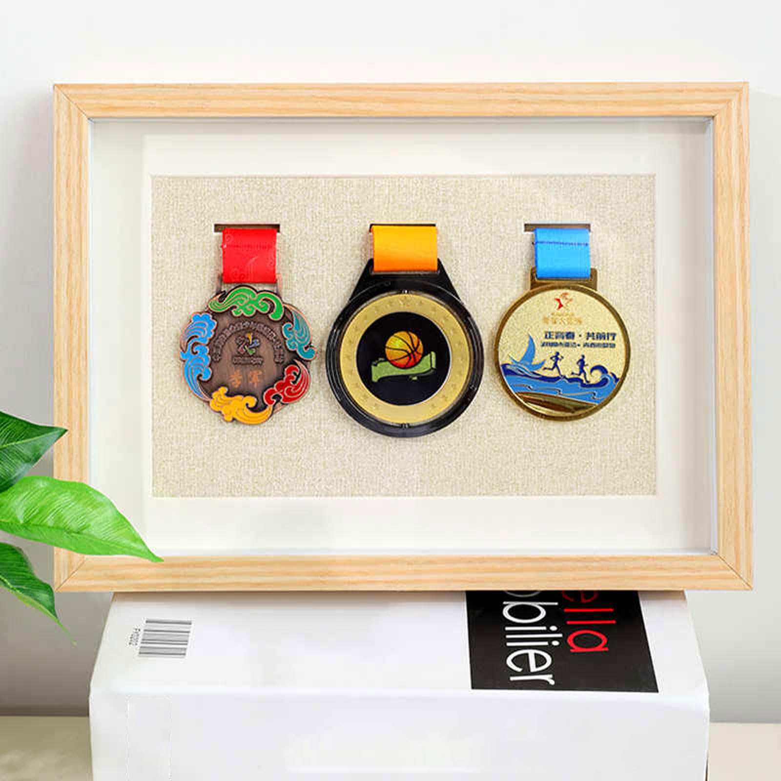 Drewniana ramka do ekspozycji medali sportowych, Drewniana ramka na medal, wielokolorowa, wiele rozmiarów(White Oak,A4 (3 medals))
