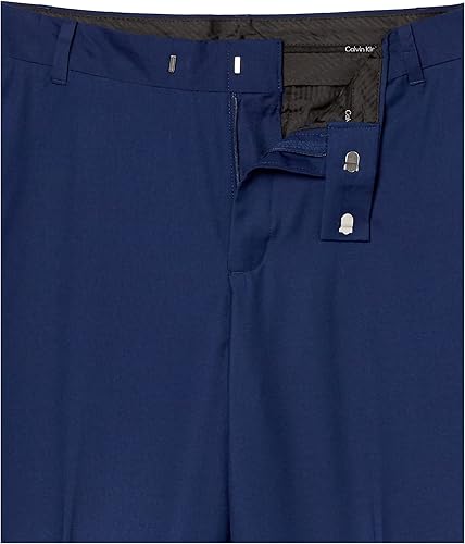 Miniatura 5 de Calvin Klein Pantalón de vestir bi-stretch de frente lisa para niño, ajuste recto, con presillas para cinturón y bolsillos delanteros