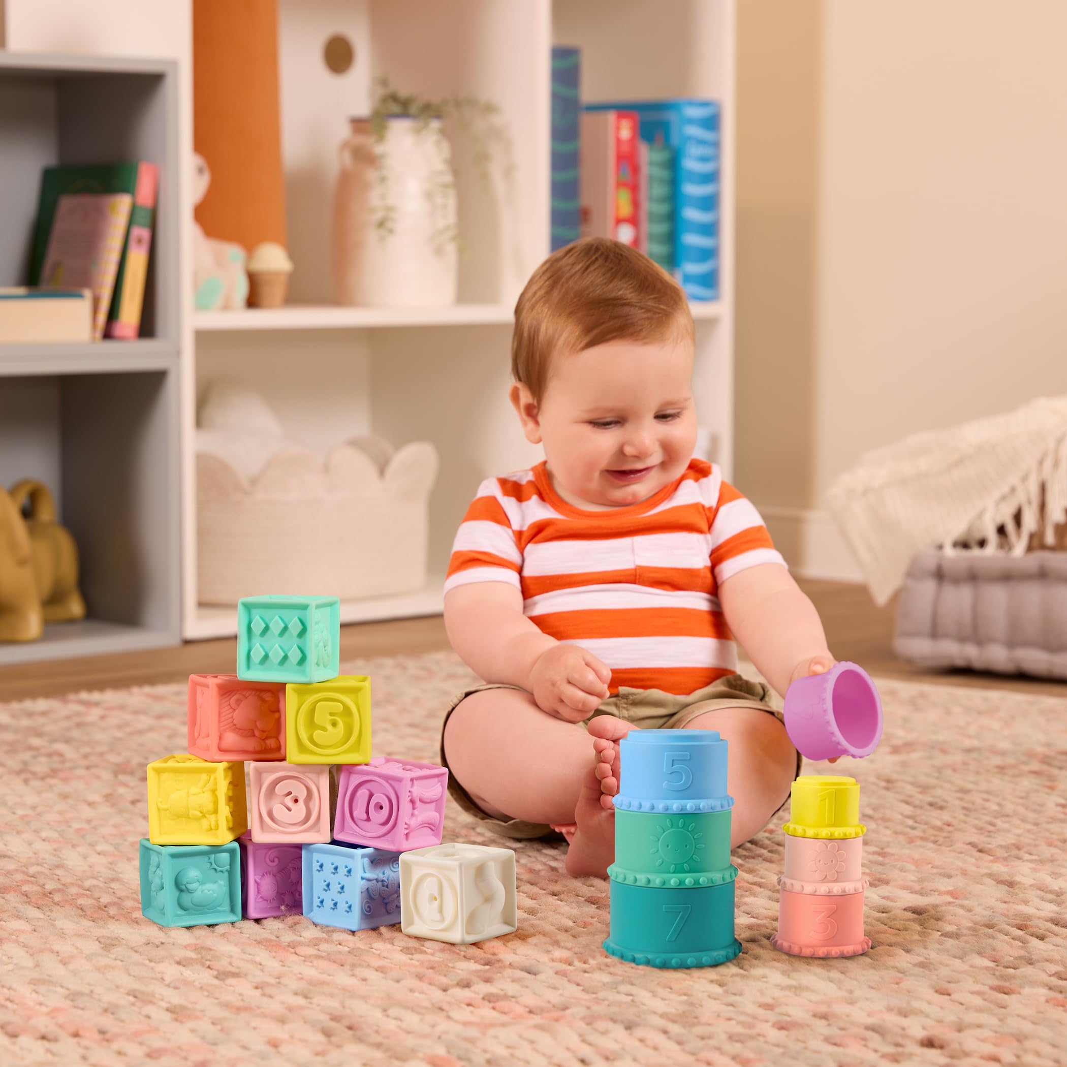 B. toys - Squishies do układania w stosy - Zabawka sensoryczna dla niemowląt - Miękkie klocki dla niemowląt - Figury, kształty i zwierzęta - 6 miesięcy +
