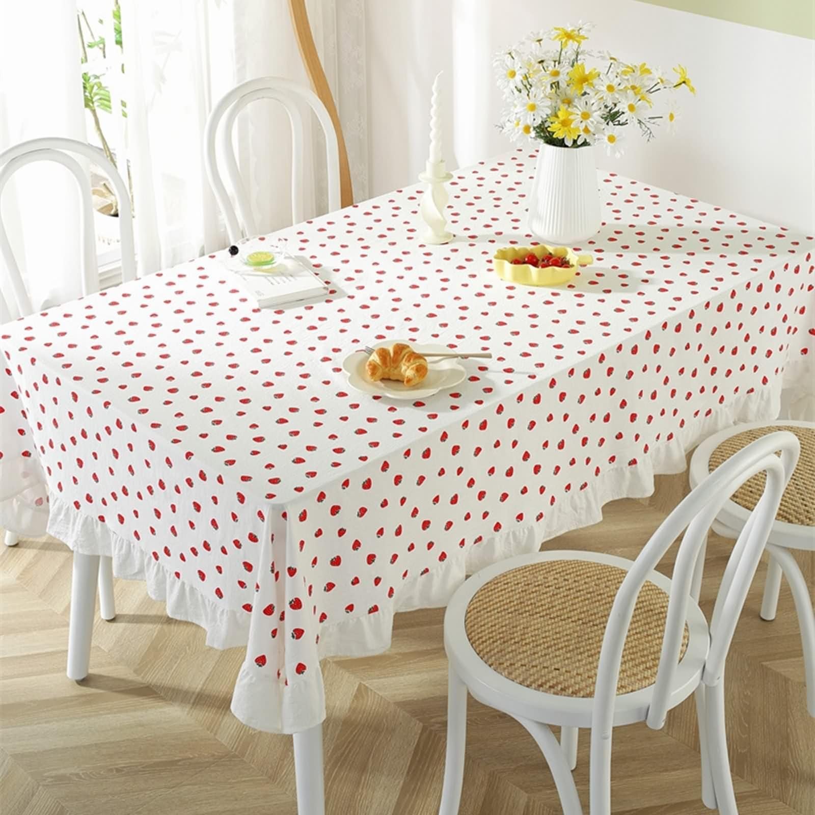 Tovaglia Rettangolare 52x70 Pollici in Cotone per 4-6 Persone con Motivo a Fragole e Volant 130x180 cm (Larghezza x Lunghezza)