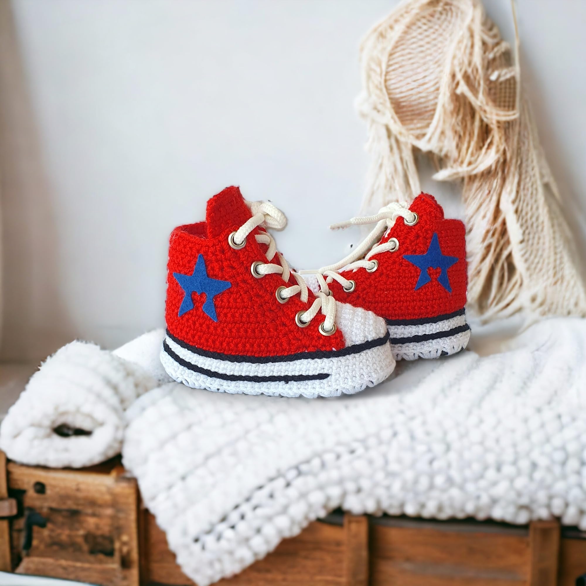Rote handgemachte Häkel Baby Sneaker Booties für Jungen und Mädchen, Bio Strick Neugeborenen-Set, geschlechtsneutral, Geschenk für Babyparty und Geburtsankündigung, 0-3M bis 9-12M