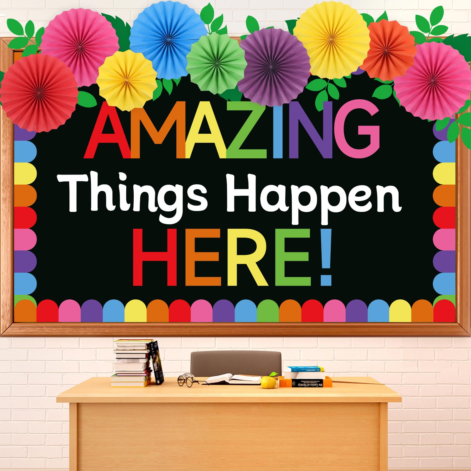 Décoration tableau d'affichage inspirante avec éventails 3D pour la rentrée scolaire