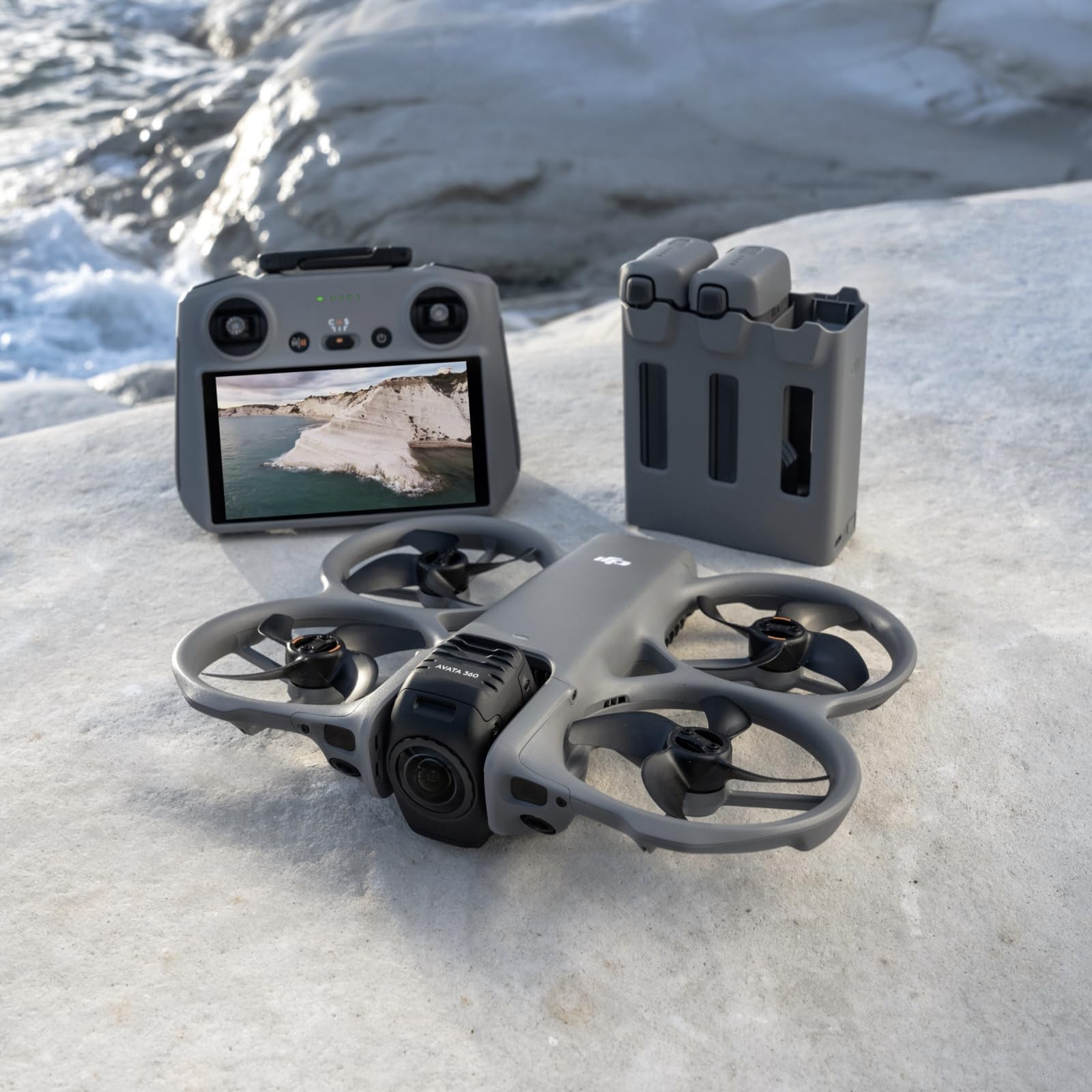 Pack DJI Avata 360 Vuela Más (RC 2) con Bundle, dron 360° con imagen 360° de 1 pulgada 8K para FPV y filmación aérea, Incluye RC 2 y tres baterías, dron con cámara de hélices (Multiple Accessory)