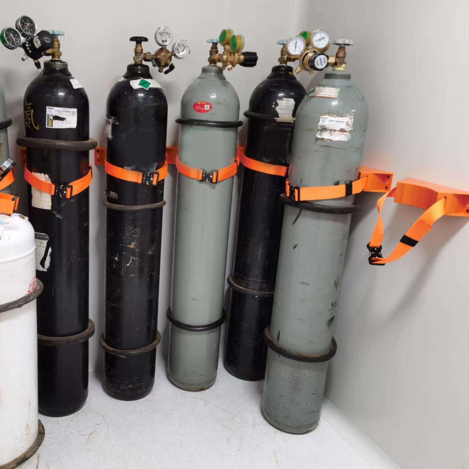 Robuster Wandhalter für Gasflaschen – Sicher für Sauerstoff-, Propangas- und CO₂-Flaschen – Platzsparende Lösung für eine einzelne Gasflasche