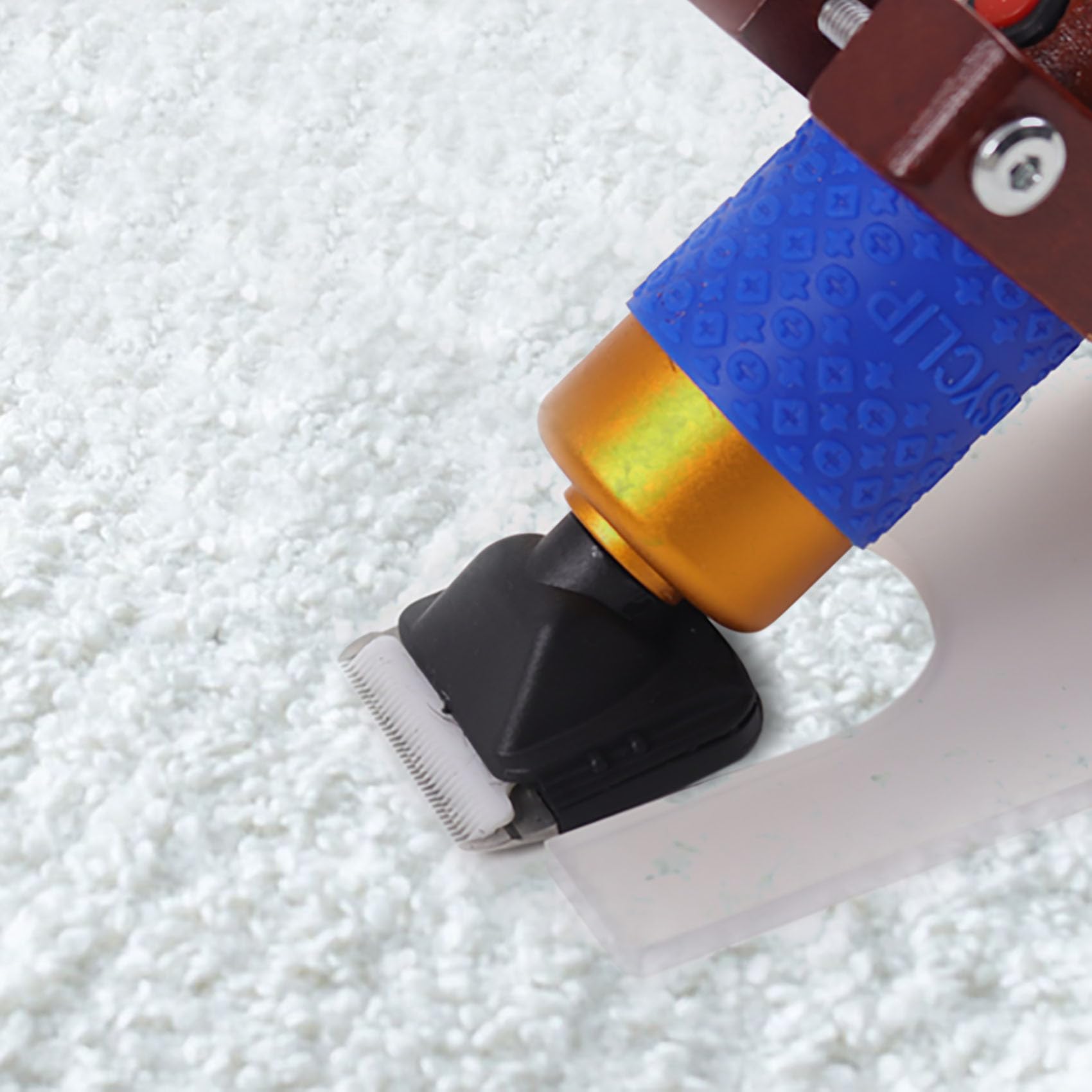 Taglierina per tappeti con guida di taglio