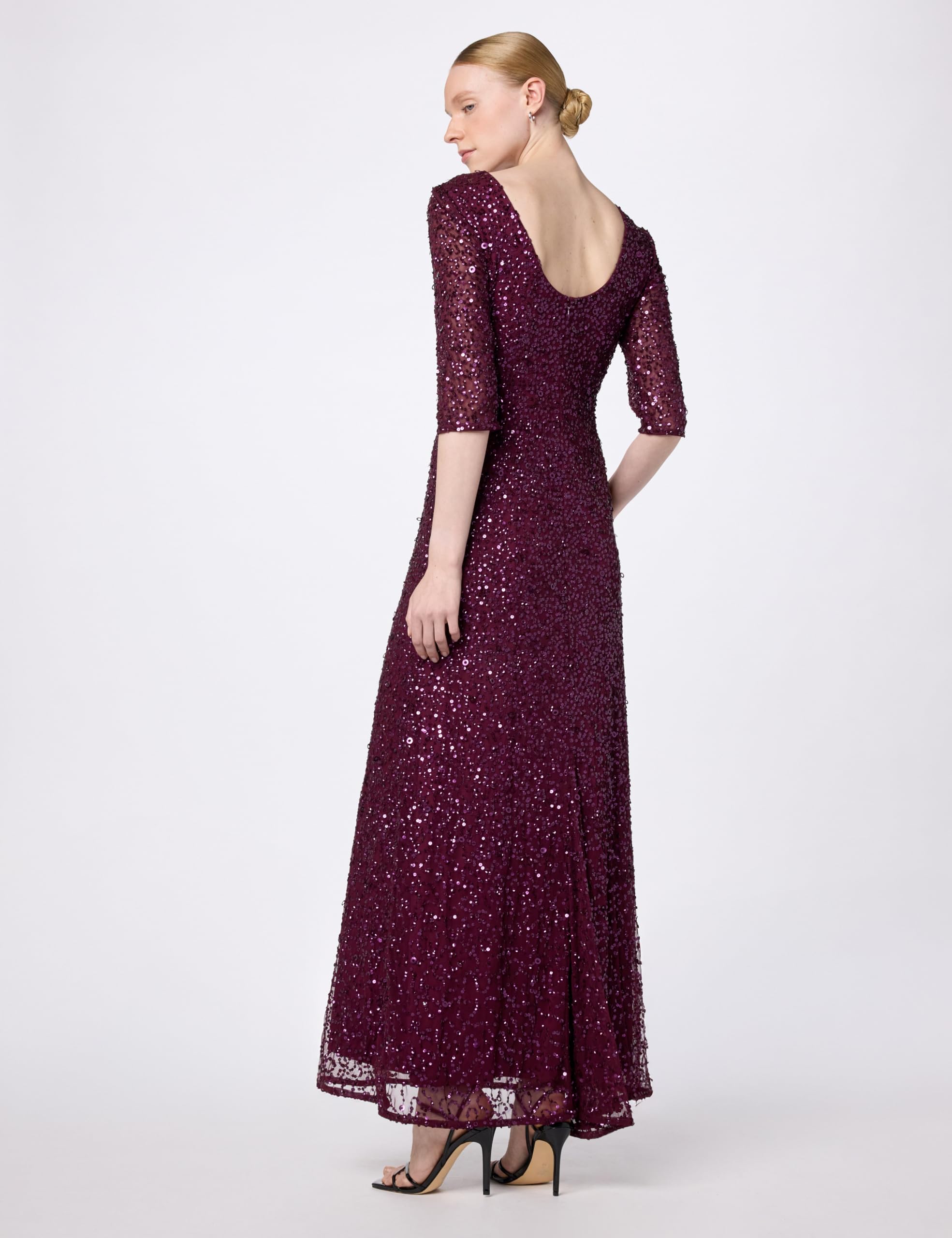 Adrianna Papell Women's Beaded Gown: 2 Cabernet