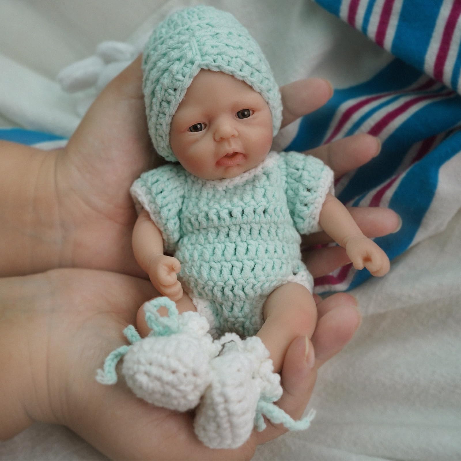MYREBABY Muñeca de bebé Reborn de 7 pulgadas, muñeca de silicona para niña con margaritas, mini muñecas realistas de silicona para bebé recién nacido, alivio del estrés de cuerpo completo, 01