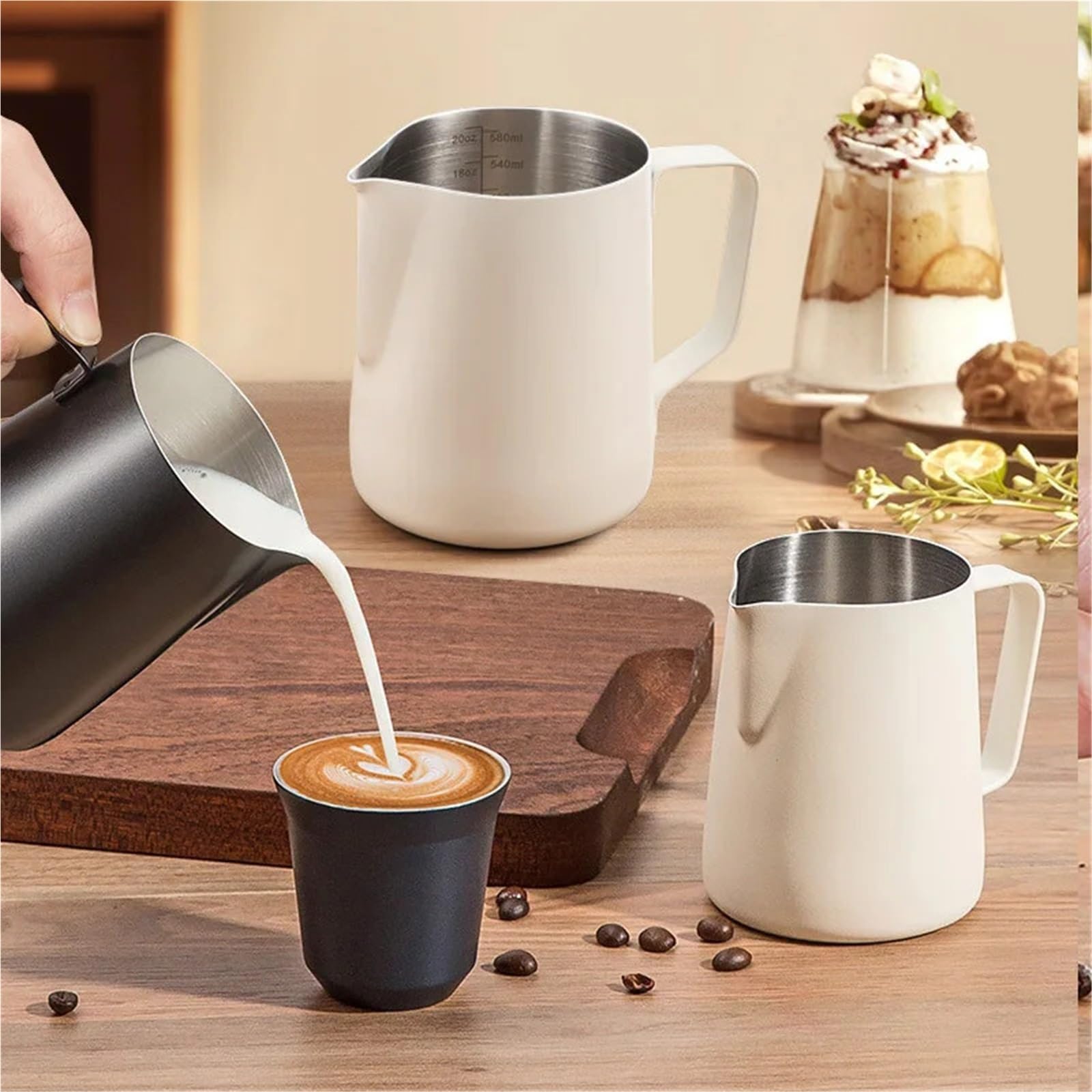 Lechera Acero Inoxidable Jarra for espumar leche Barista, accesorio for jarra for, tarros de acero inoxidable, Espumador, tirador café, taza flores(600ml,Black)