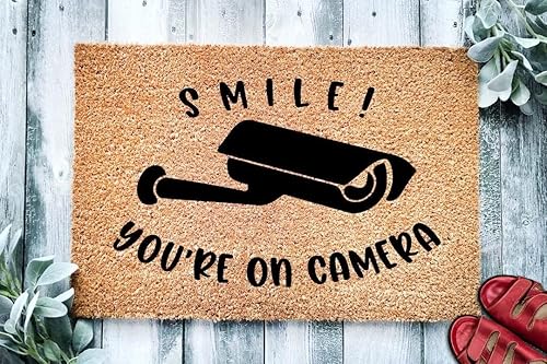 Smile You're On Camera - Tapete de bienvenida para cámara de seguridad, decoración de puerta delantera, mantas de bienvenida, decoración de