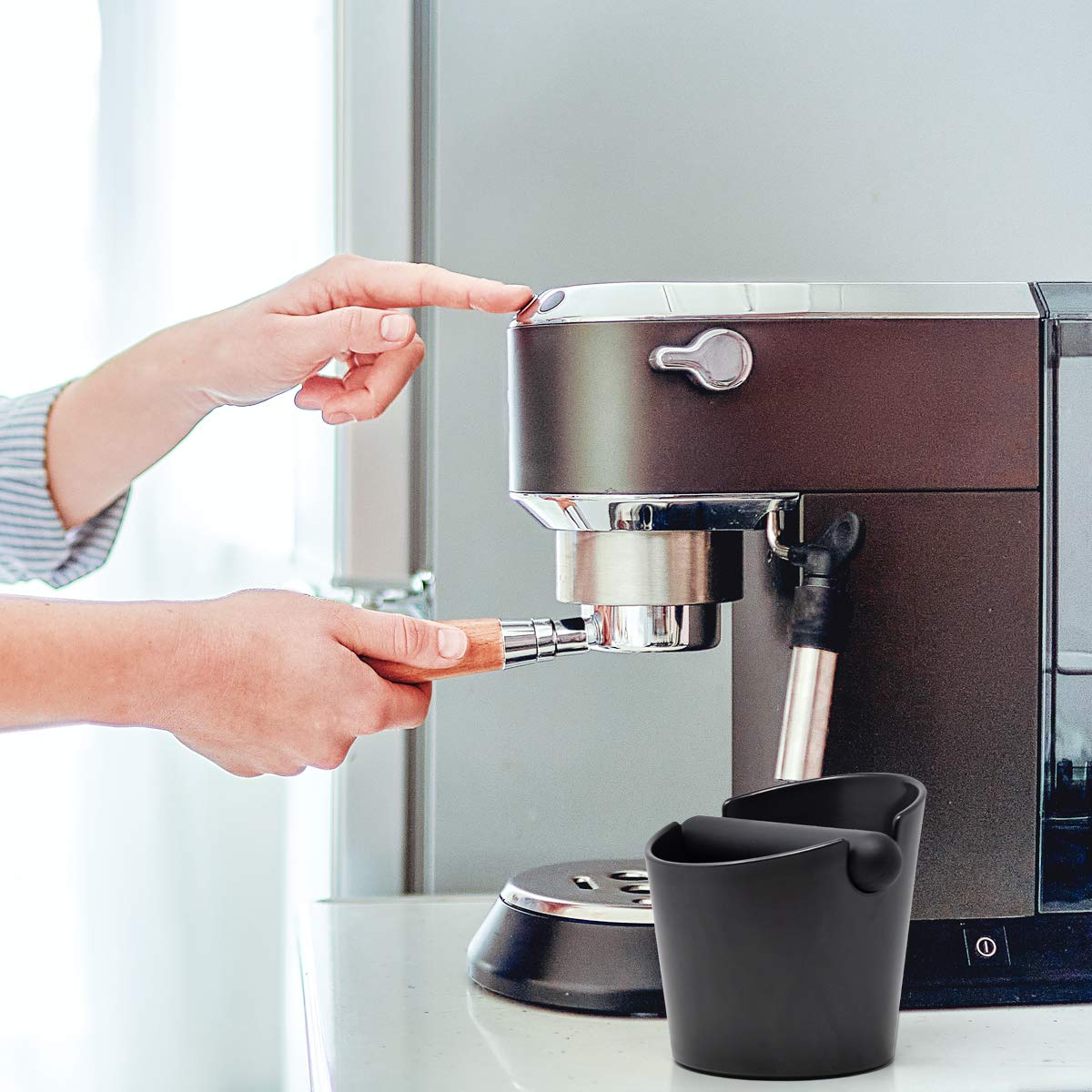 Joeji's Kitchen Pojemnik na kawę Marc a Cafe - Praktyczny i skuteczny - Espresso Coffee Knock Box - Akcesoria Barista - Wysokiej jakości mielone pudełko na kawę - Antypoślizgowy spód