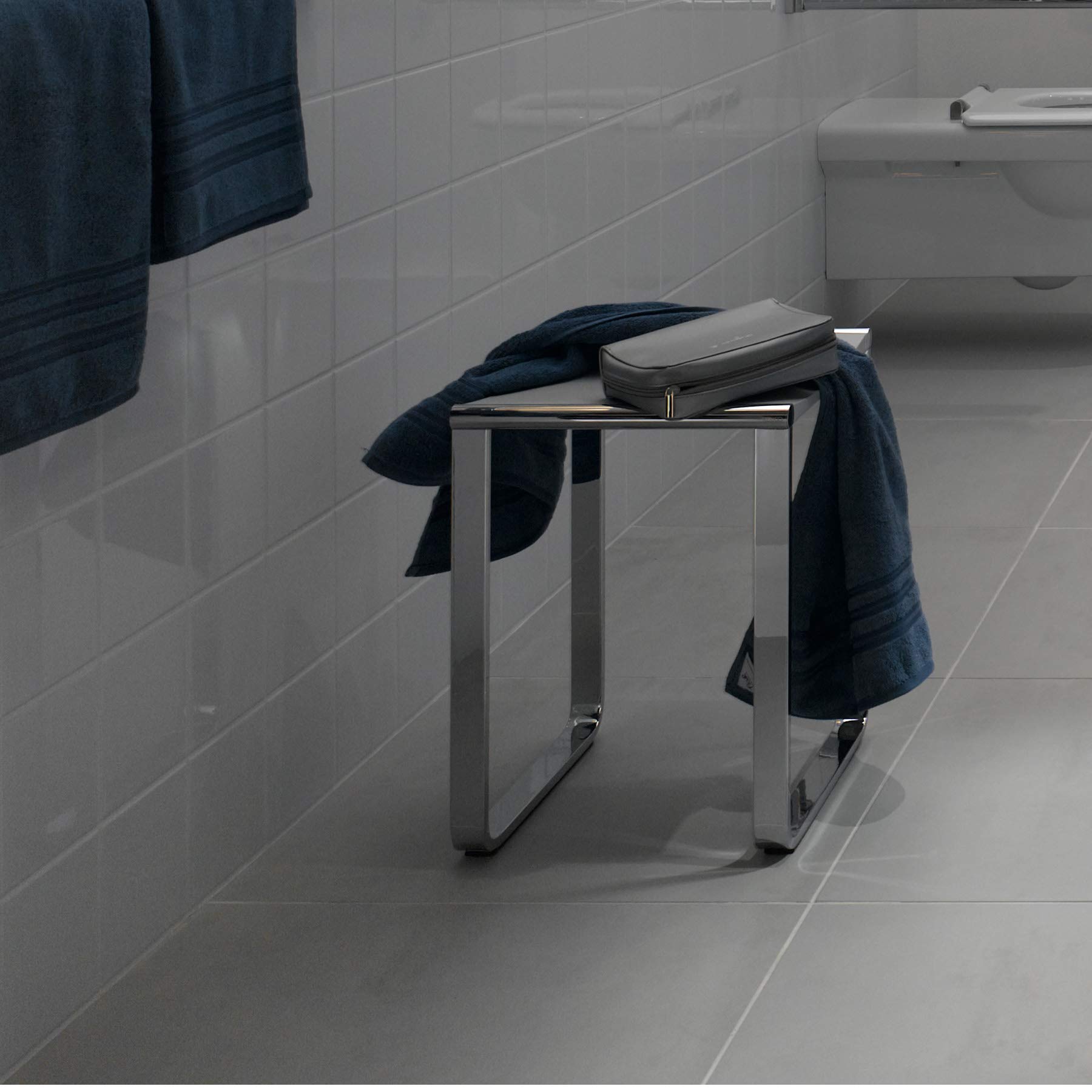 Keuco Plan Duschhocker, belastbar bis 100 kg, Aluminium verchromt, Sitzfläche aus Kunststoff Schwarzgrau, 36,5 x 34 cm, Hocker für Bad und Dusche