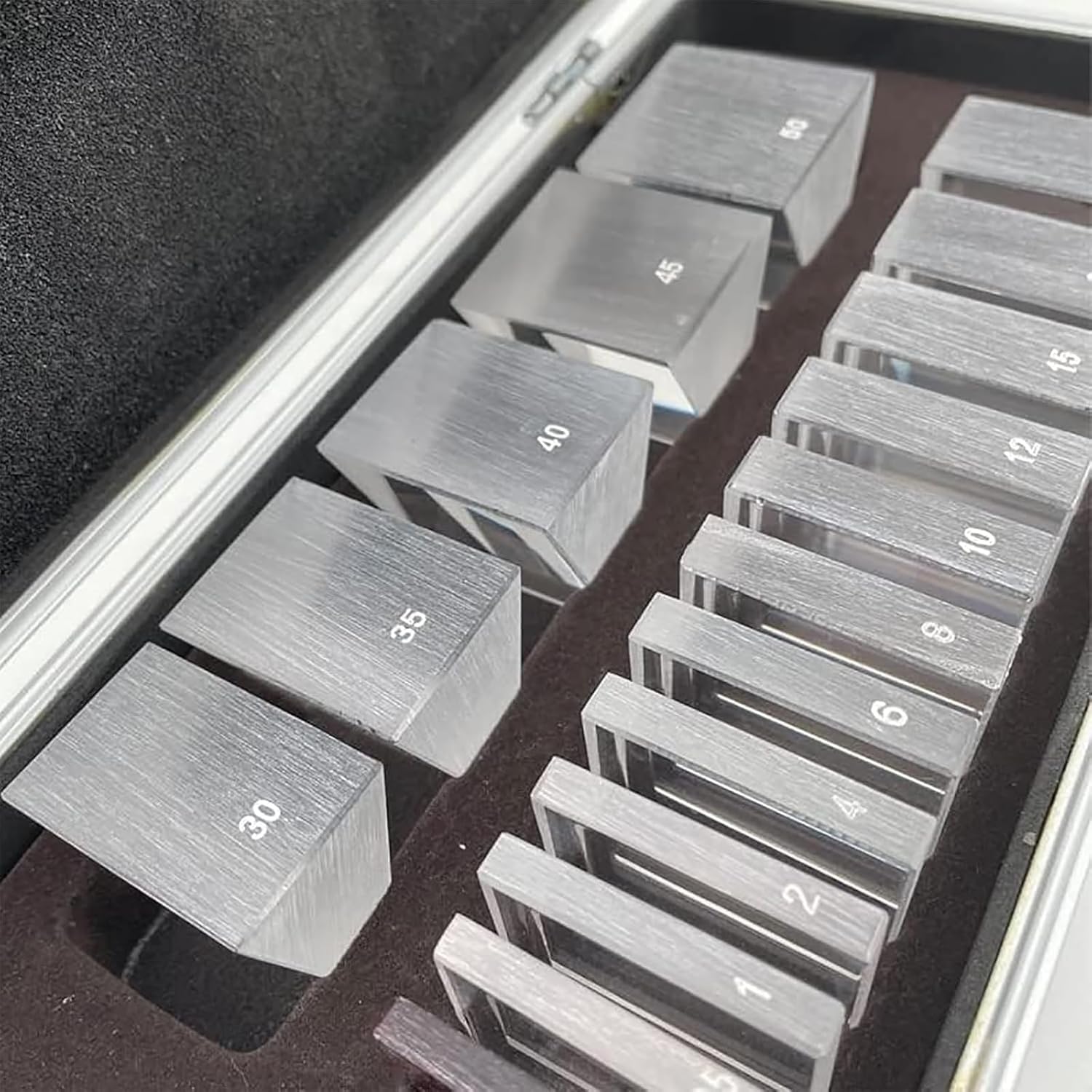 Ensemble De Prismes Ophtalmiques, Kit De 16 Prismes Individuels avec Étui en Aluminium, Outil De Test Optique Portable Au Format Compact pour Les Cabinets Doptométrie Et Les Espaces De Formation