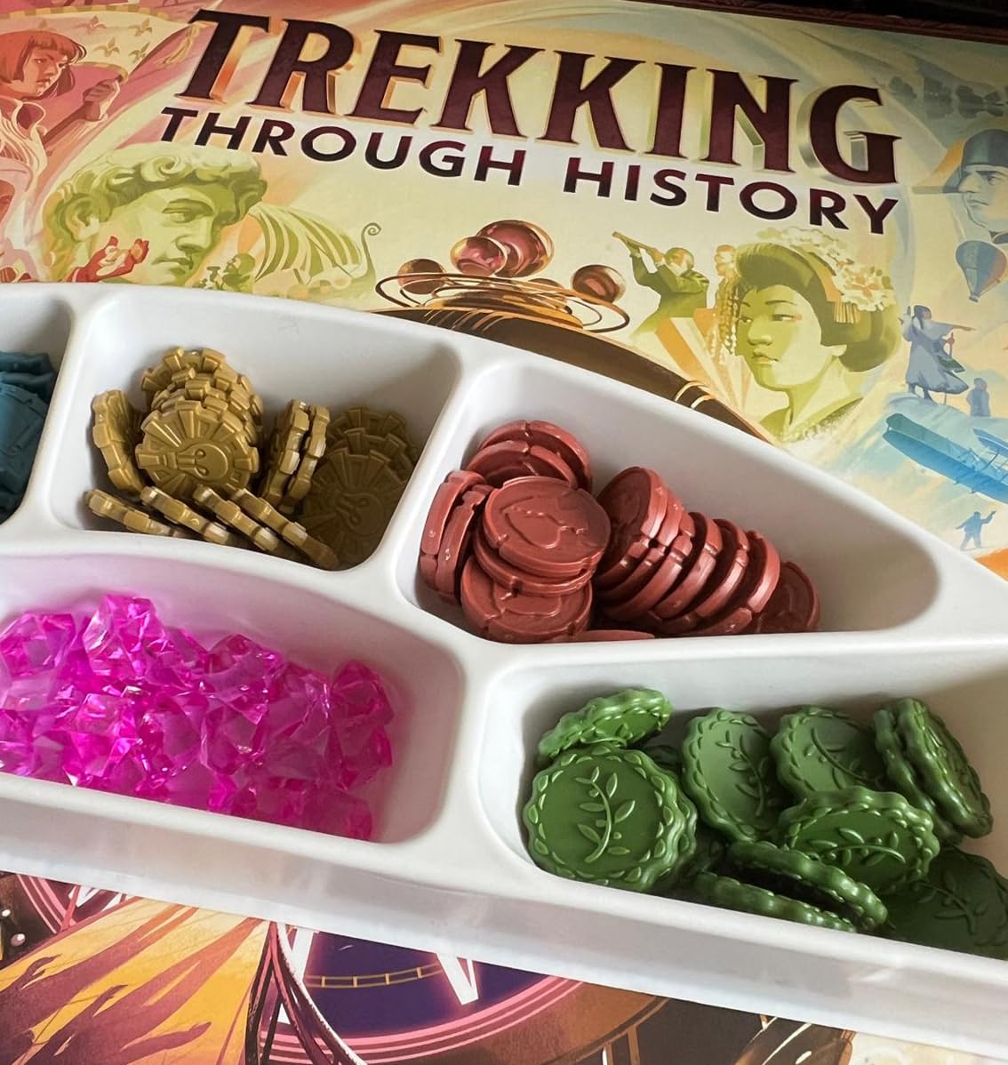 Asmodee Trekking Through History, Gioco da Tavolo, 1-4 Giocatori, 10+ Anni, Edizione in Italiano