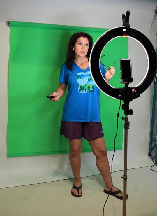 5 x 8 Spring-Powered Rollup Backdrop ChromaKey Green (Kelly) Retractable Background for Before & After Photos, Studios & Creative Use