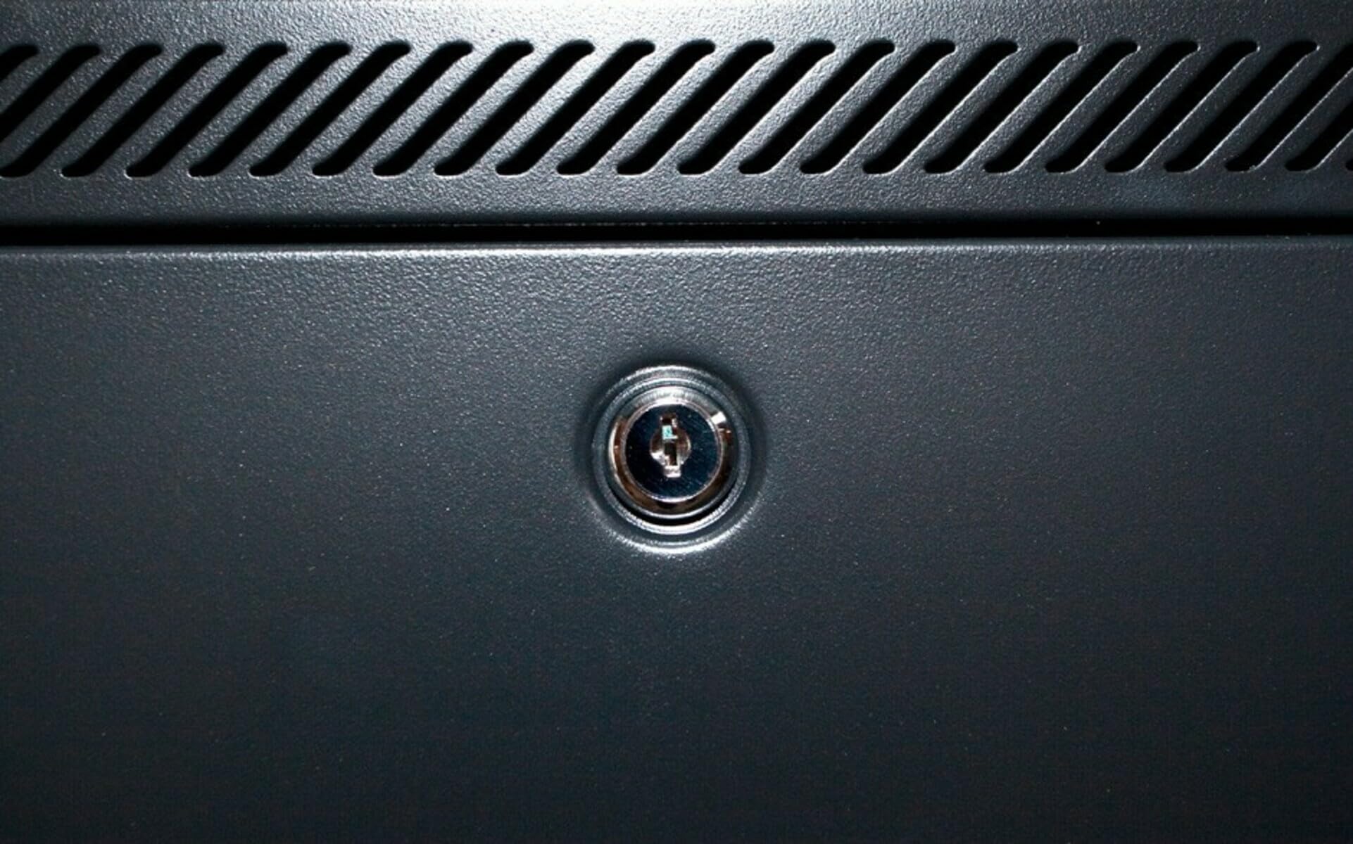 Baie de Serveur 37U Porte perforée 600x800x1800mm Noir