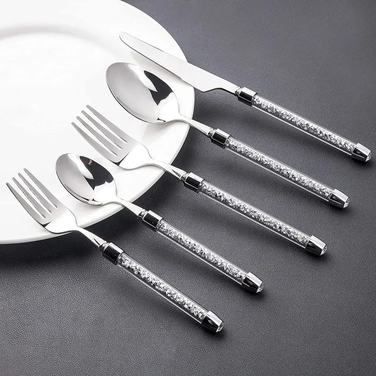 Ce Service de Couverts de 40 pièces en Acier Inoxydable avec Manches en Cristal est idéal pour 8 Personnes. La Vaisselle polie Miroir est Parfaite pour la Maison, la Cuisine et Les restauran