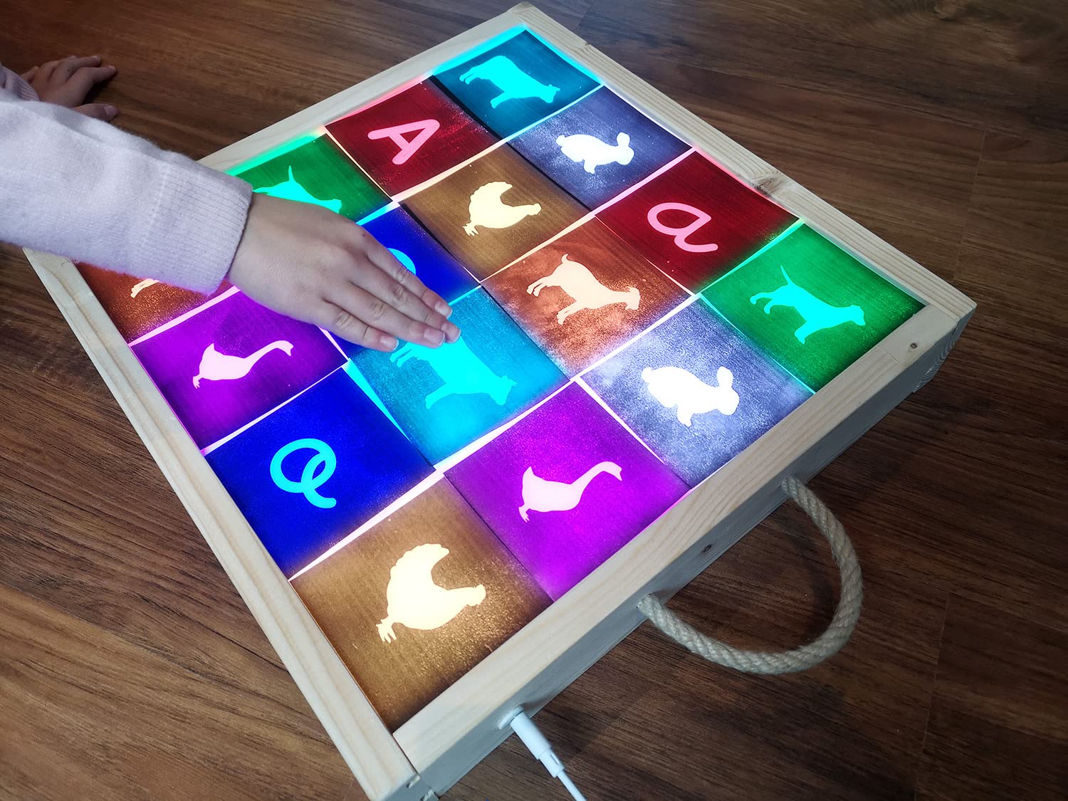 KARIVOO Tavolo interattivo light touch brevettato, metodo Reggio Emilia brevettato per attività Montessori, in collaborazione con esperti di educazione della prima infanzia e pedagogia speciale