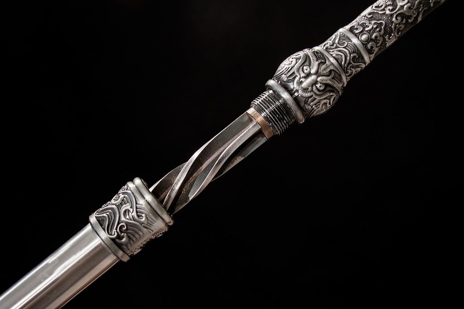 Rotating Reverse Spiral Connection. Samurai Sword Katana. Stainless Steel Scabbard. Combat Readiness. Sharp Blade. Gift Suitable for Ninja Martial Arts Enthusiasts. 。