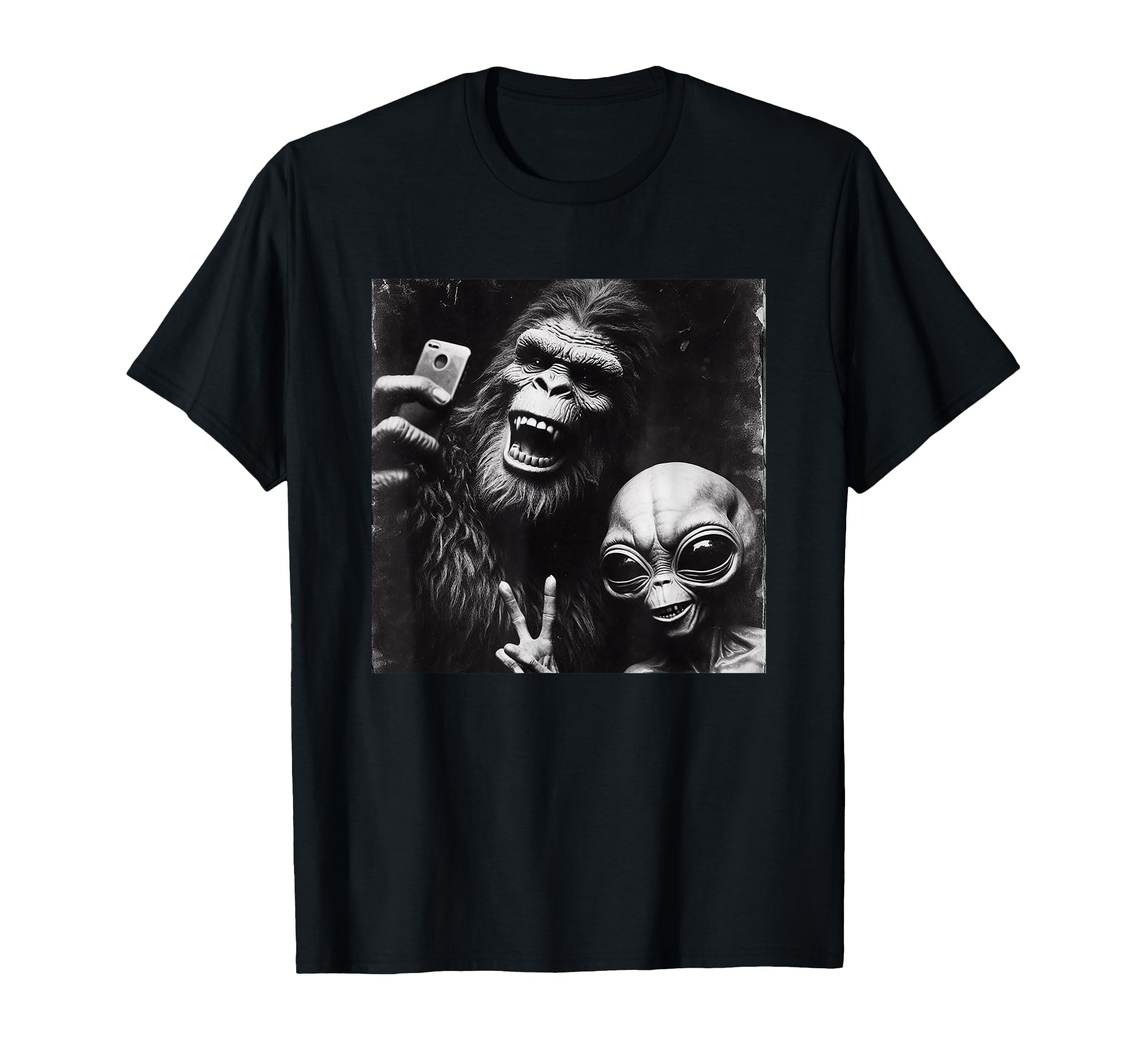 Retro Selfie Alien Bigfoot Funny Novelty Bigfoot Alien T-Shirt