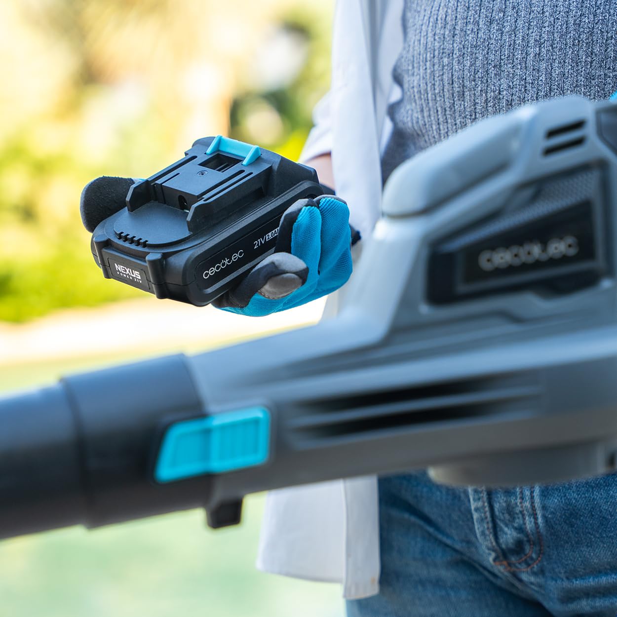 Cecotec Soplador a Batería 21V Ultraligero Airforce 2500 Agile. Velocidad hasta 241km/h, Volumen de 235m³/h, Velocidad Regulable, Accesorios para Inflado y Tubo de Largo Alcance
