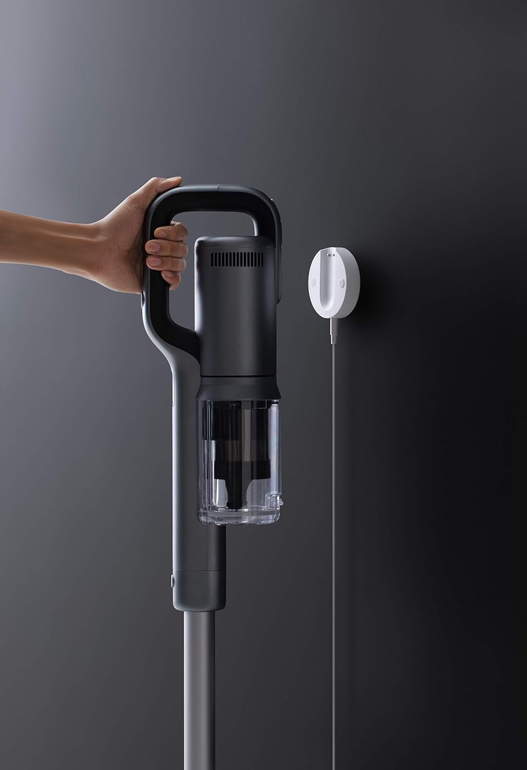 ROIDMI X30 Pro charging on wall mount