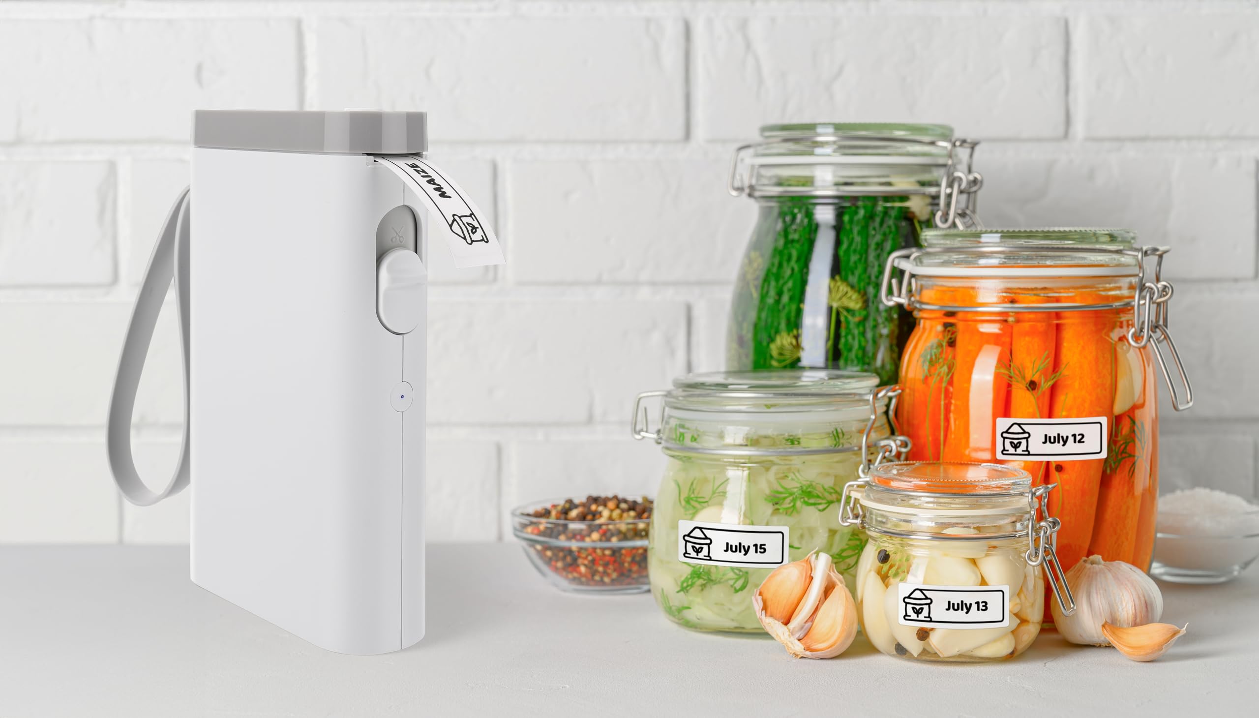 Peach Bluetooth Etikettendrucker weiß – Etikettiergerät selbstklebend - platzsparend und kabellos – mit Beschriftungsgerät überall Ordnung schaffen - PE110A-w