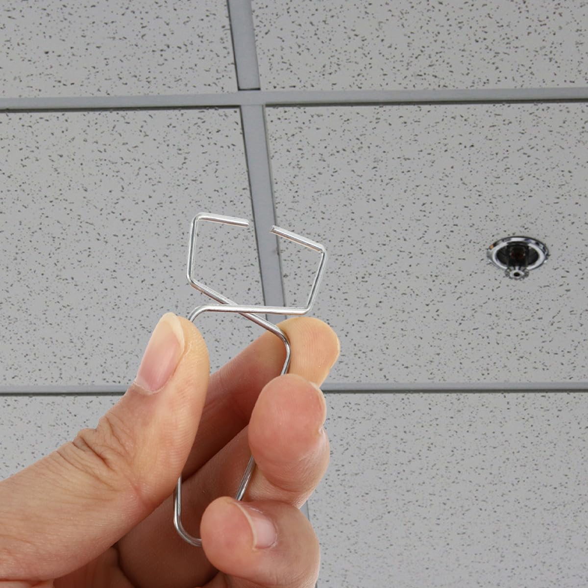 LABRIMP Lot de 30 Crochets pour Rails de Plafond en Acier, Clips pour Dalles Suspendues, Supports à Pression pour Décoration Intérieure, Usage Maison, Bureau, Mariage, Salle de Classe