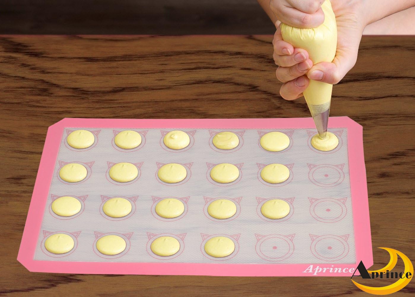 Aprinc e - Juego de 2 alfombrillas de silicona para hornear macarons, antiadherente, grado profesional (2) (rosa)