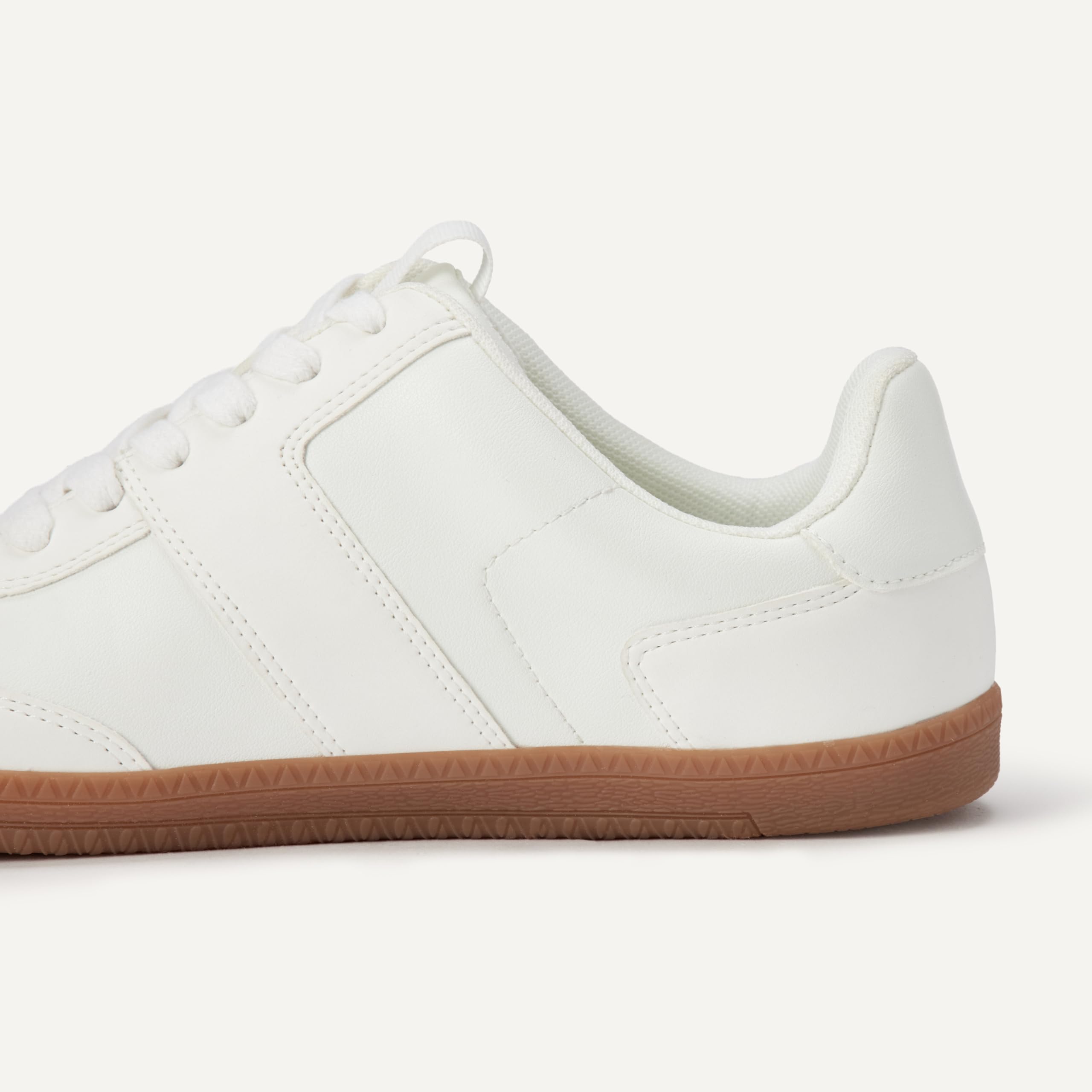 Amazon Essentials Baskets Basses Rétro Femme