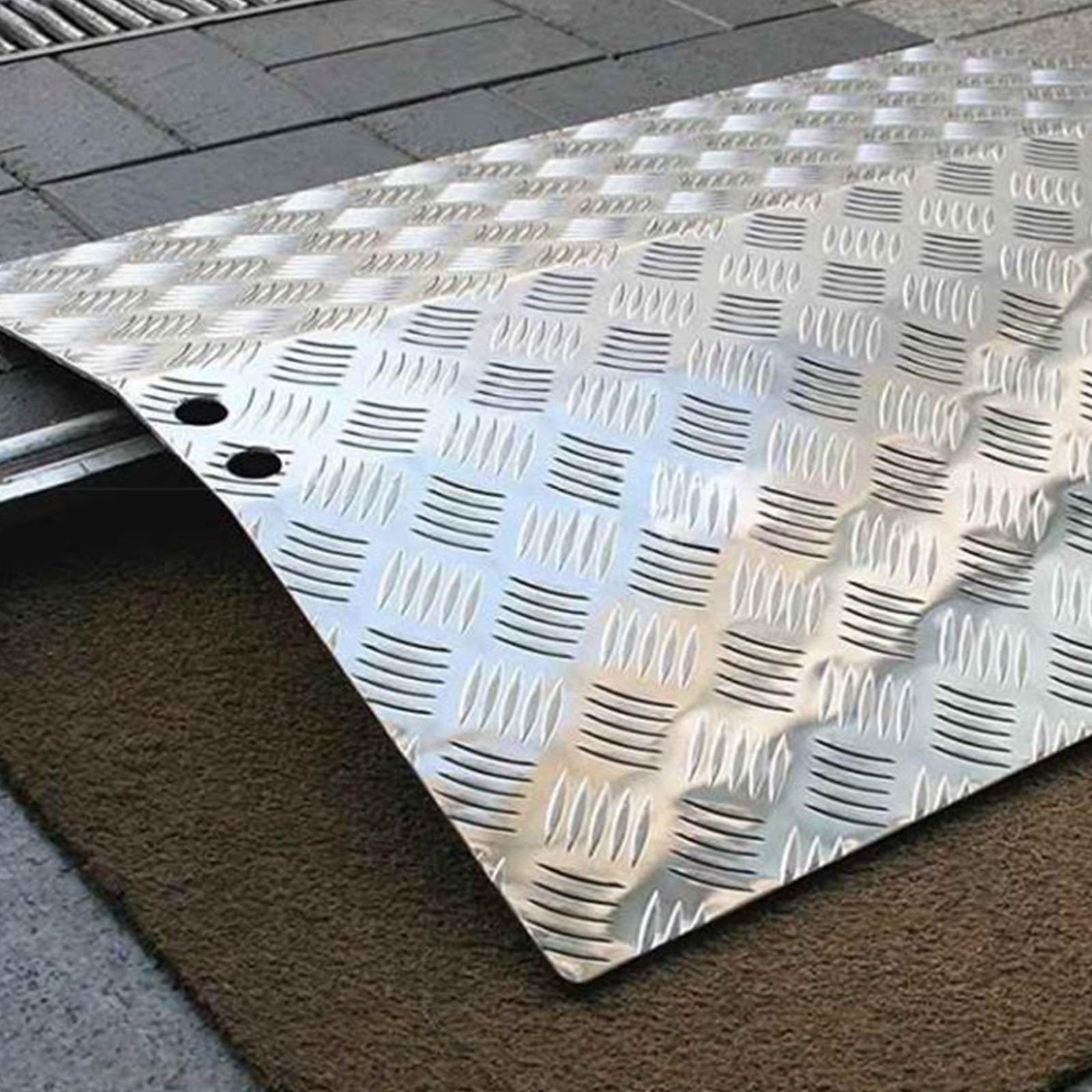 Podjazdy Progowe do Drzwi Aluminiowe Podjazdy dla Wózków Inwalidzkich do Schodów w Domu Przenośne Podjazdy Krawężnikowe do Drzwi Zamiatarki Krawężnnikowe Skutery Elektryczne(70x78x8cm)
