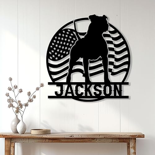 Miniatura 3 de Letrero de metal personalizado con diseño de perro Pitbull, bandera de Estados Unidos, letrero colgante para porche al aire libre, nombre