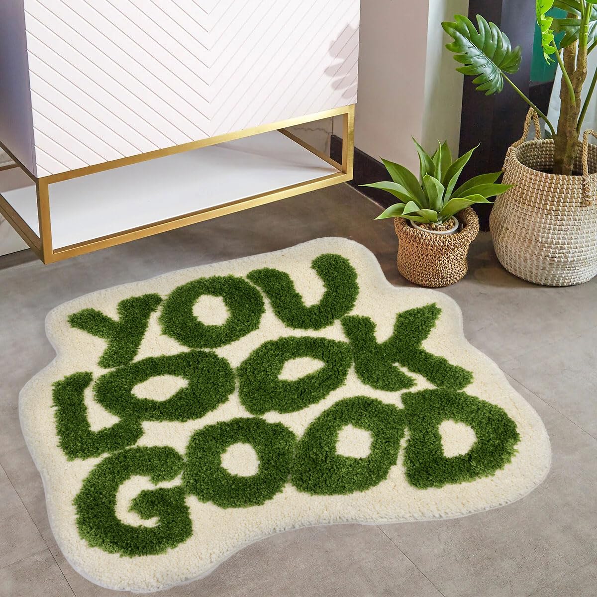 Alfombra de baño verde con texto en inglés You Look Good, alfombra de baño divertida, bonita, antideslizante, de microfibra, de felpa, pequeña, fresca, lavable, absorbente, para bañera y 5