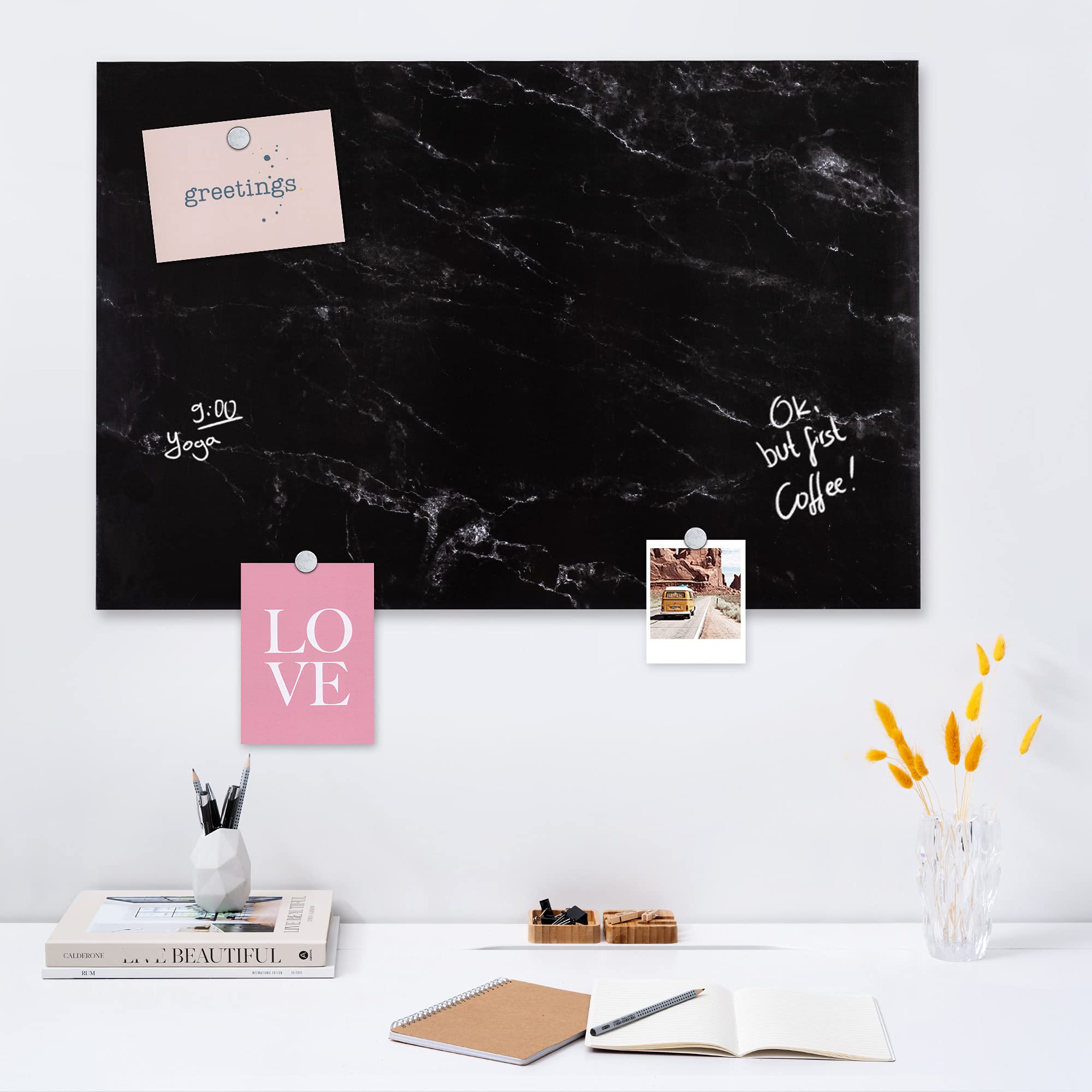 Navaris Tablero de Notas magnético - Pizarra con diseño marmoleado Negro - Pizarra magnética con Marcador Negro y 5 imanes - 90 x 60CM