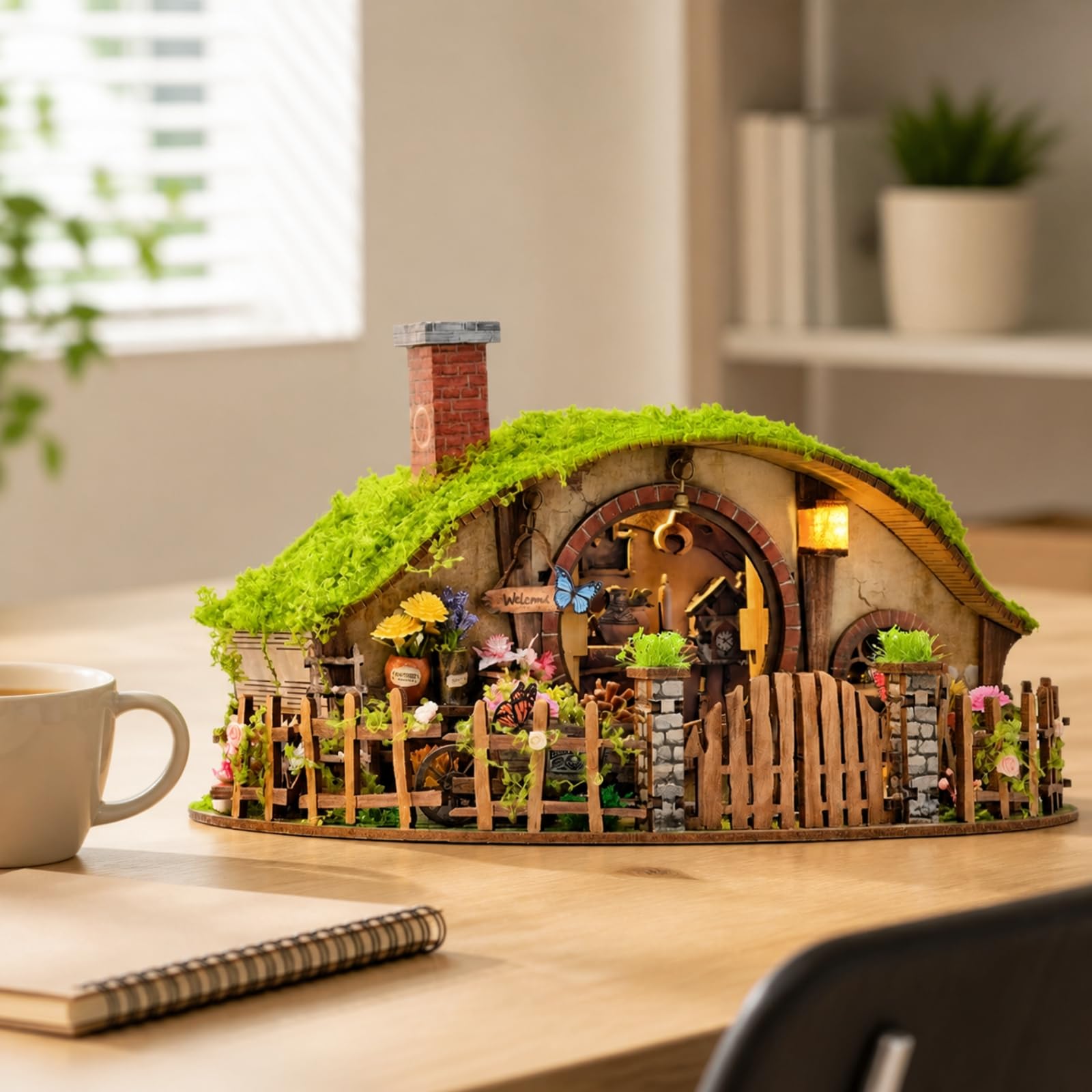 Qianly Modello di Casetta Stile Cottage con Luce Touch Dettagliato Modello di Casetta con Giardino e Interni Dettagliati per Mensola