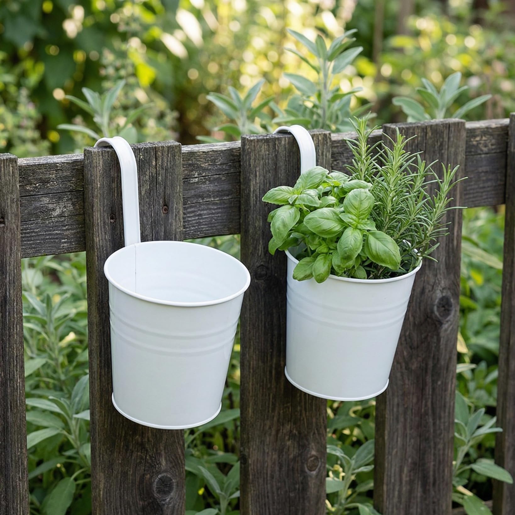 Cabilock Hängetöpfe Balkon mit Haken Drainageloch, Kleiner Blumentopf Hängend aus Metall, Pflanztopf Blumentopf zum Aufhängen Vintage für Garten Balkon Terrasse Wohndekor, 4 Stück/Weiß Garten