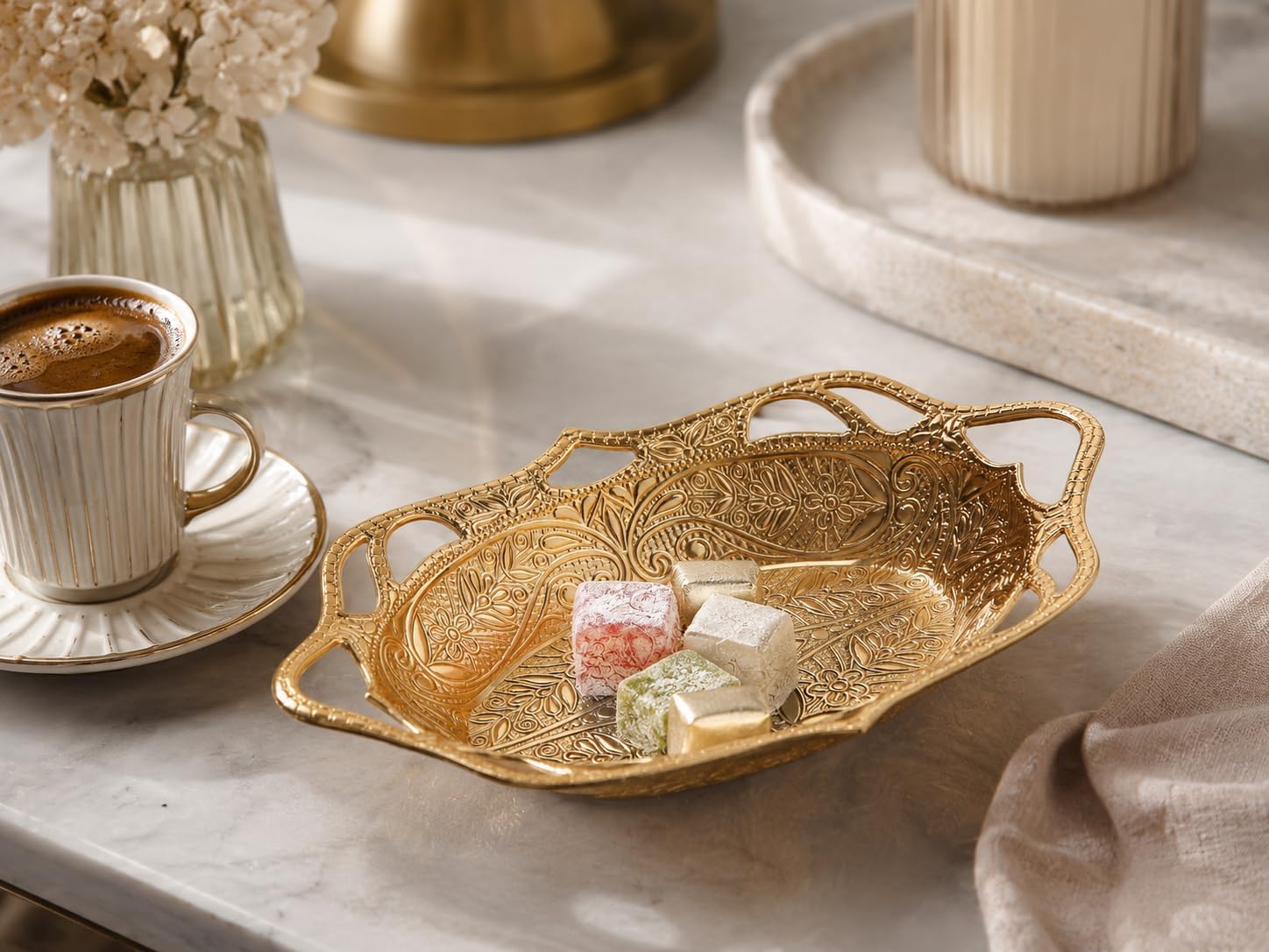 Alisveristime Arabic Serving Bowl, Metal Indian Candy Tray (Gold) | Elegant candy bowl with Arabic & Indian motifs. Traditional metal dish for cultural sweets, dates or chocolate.