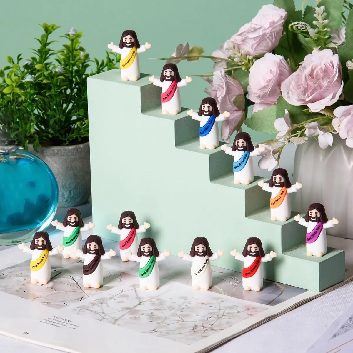 200 Pack Little Jesus Figures Jesus Loves You, Mini Jesus Figurines in Bulk, Multicolor Tiny Jesus Figures, Miniature Figurines to Hide and Seek Religious Gifts